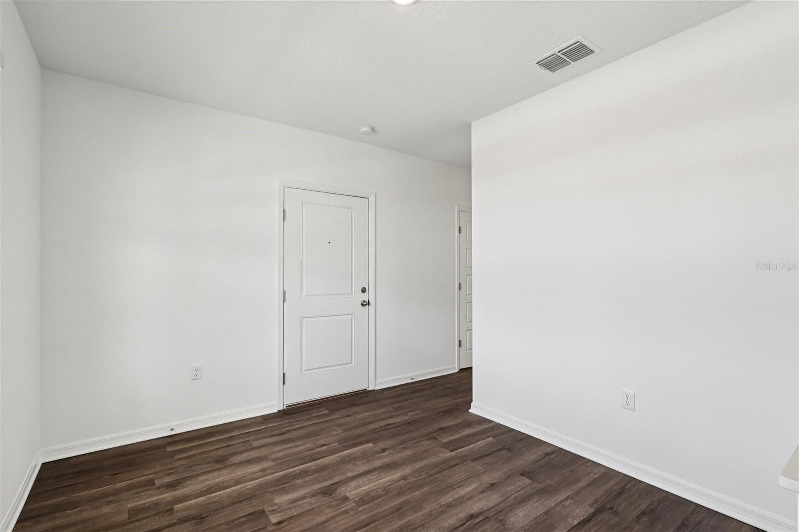Single Family Residence at 1799 GRANDIOSE DR, LAKE HAMILTON, photo 15 of 32