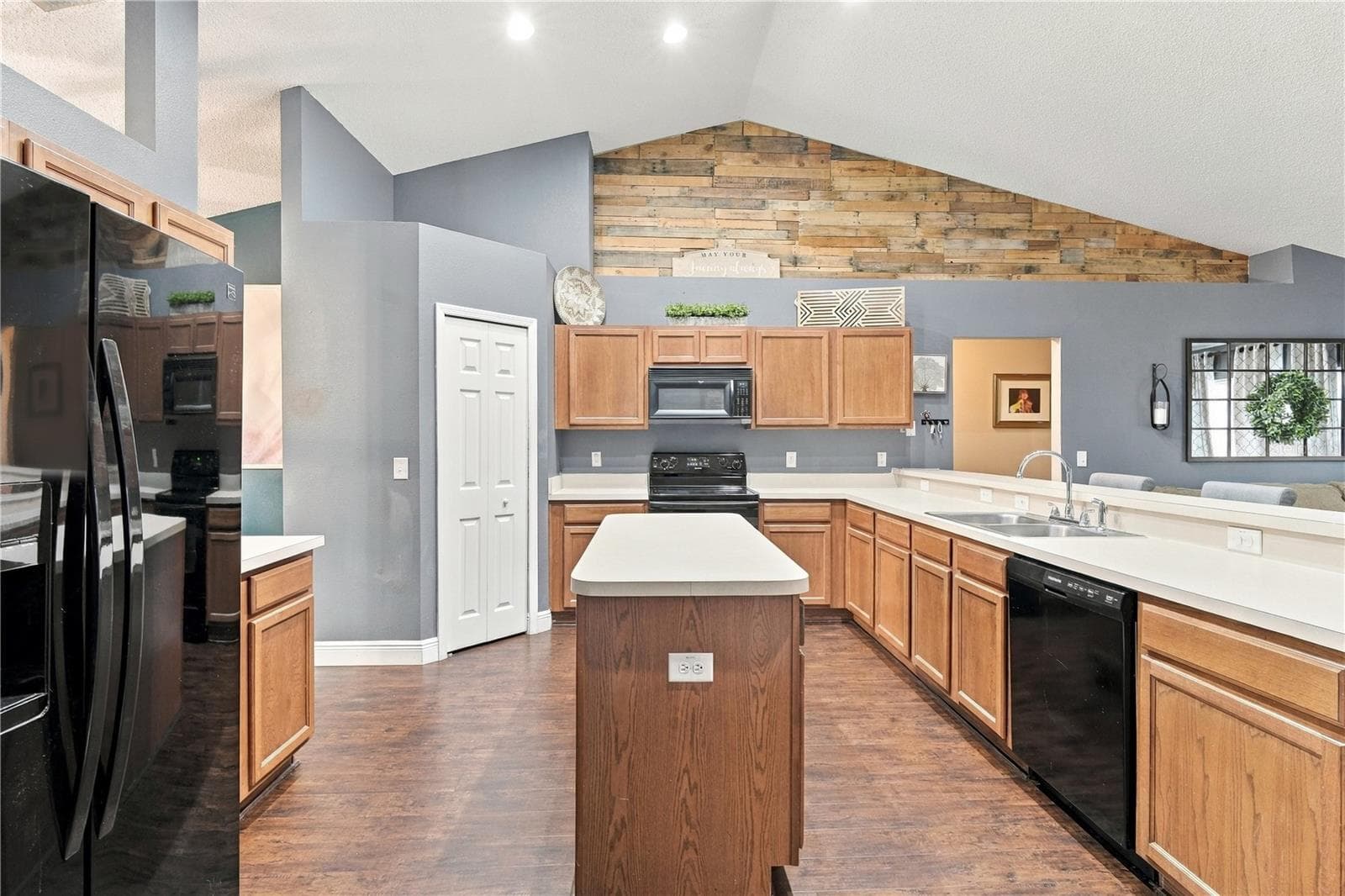 Kitchen - 210 CITATION AVE, DELTONA