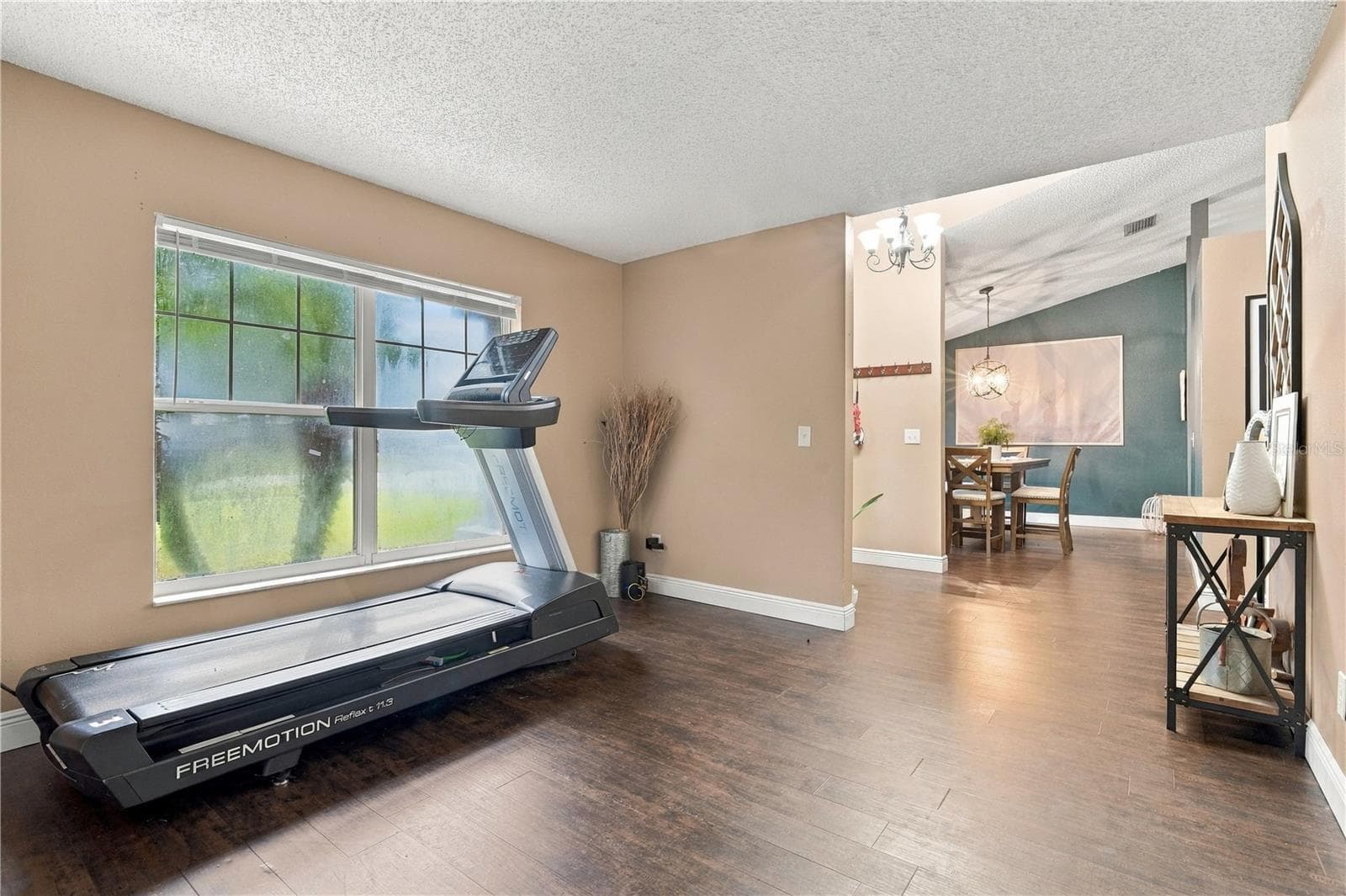 Living room - 210 CITATION AVE, DELTONA
