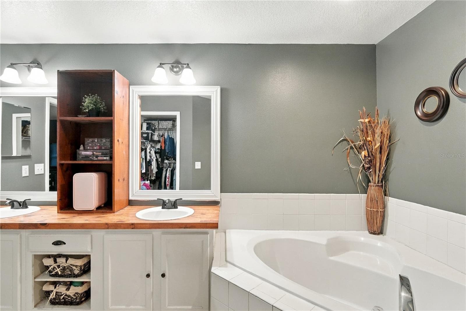 Primary bath - 210 CITATION AVE, DELTONA