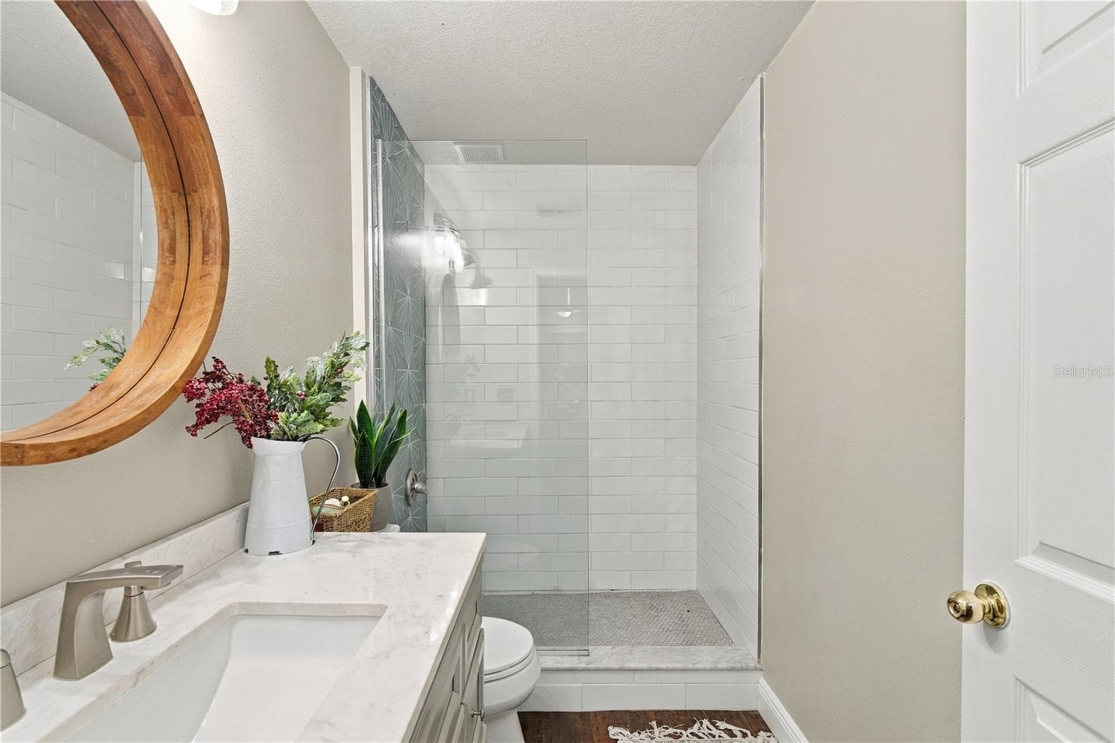 Hall bath - 210 CITATION AVE, DELTONA