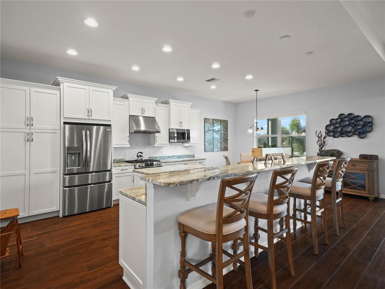 Breakfast Bar with Step Up Counter Top - 6216 PINEHURST LOOP, WINTER HAVEN