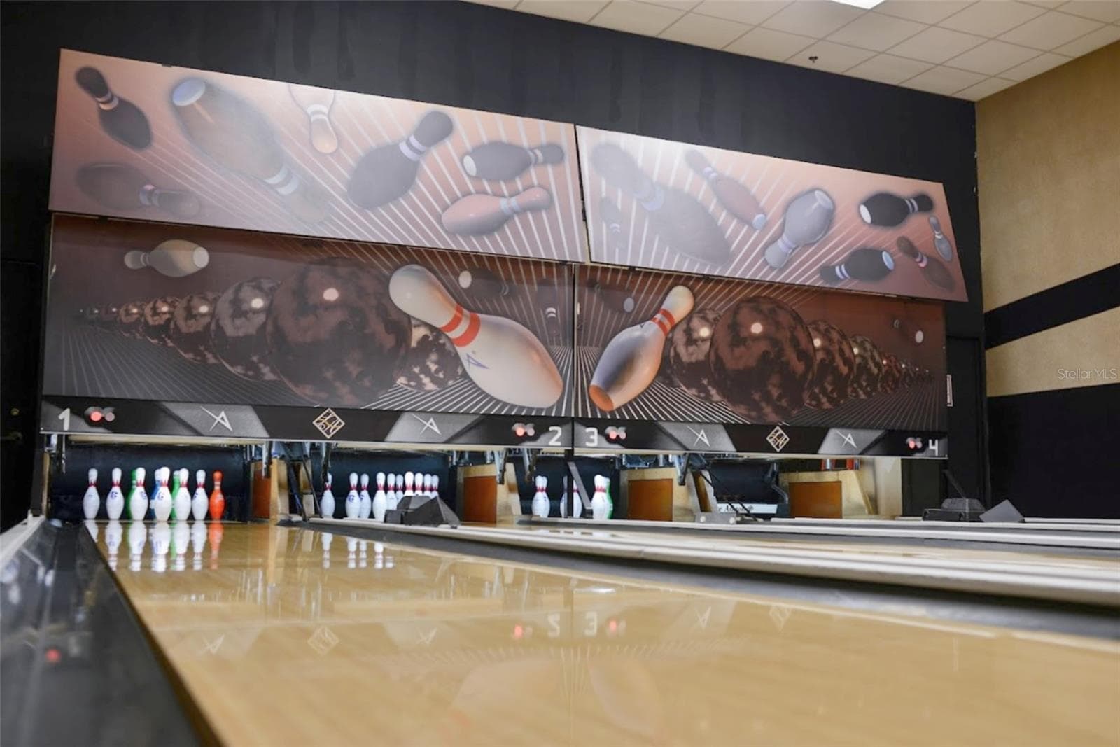 Bowling Lanes - 6216 PINEHURST LOOP, WINTER HAVEN