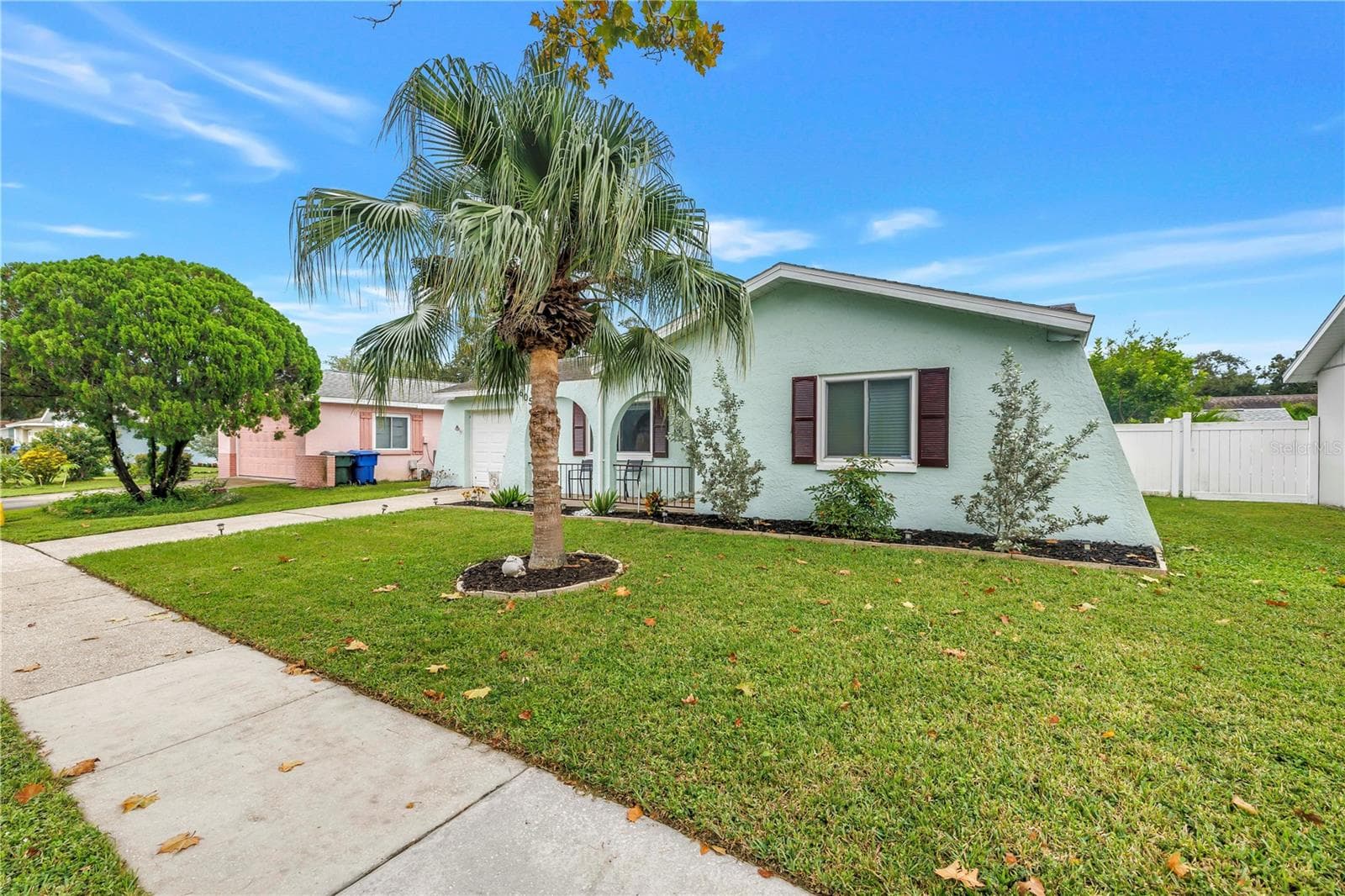Single Family Residence at 605 5TH AVE SE, LARGO, photo 4 of 53