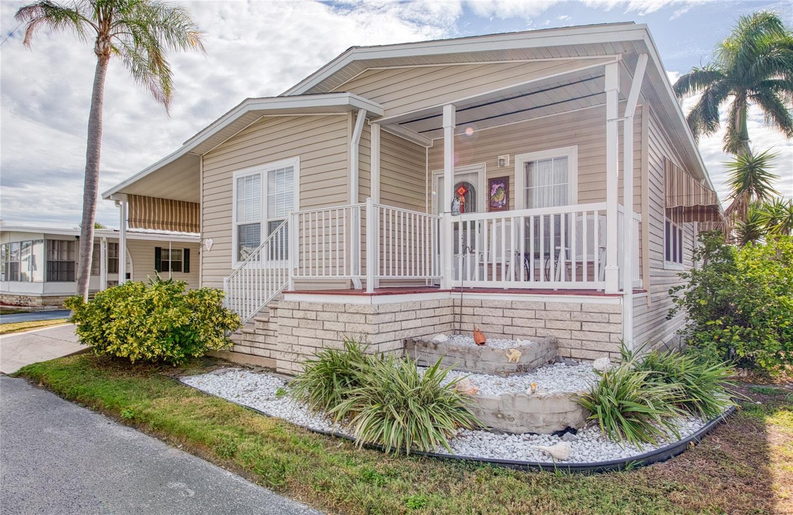 Front Porch - 18675 US HIGHWAY 19 N #138, CLEARWATER