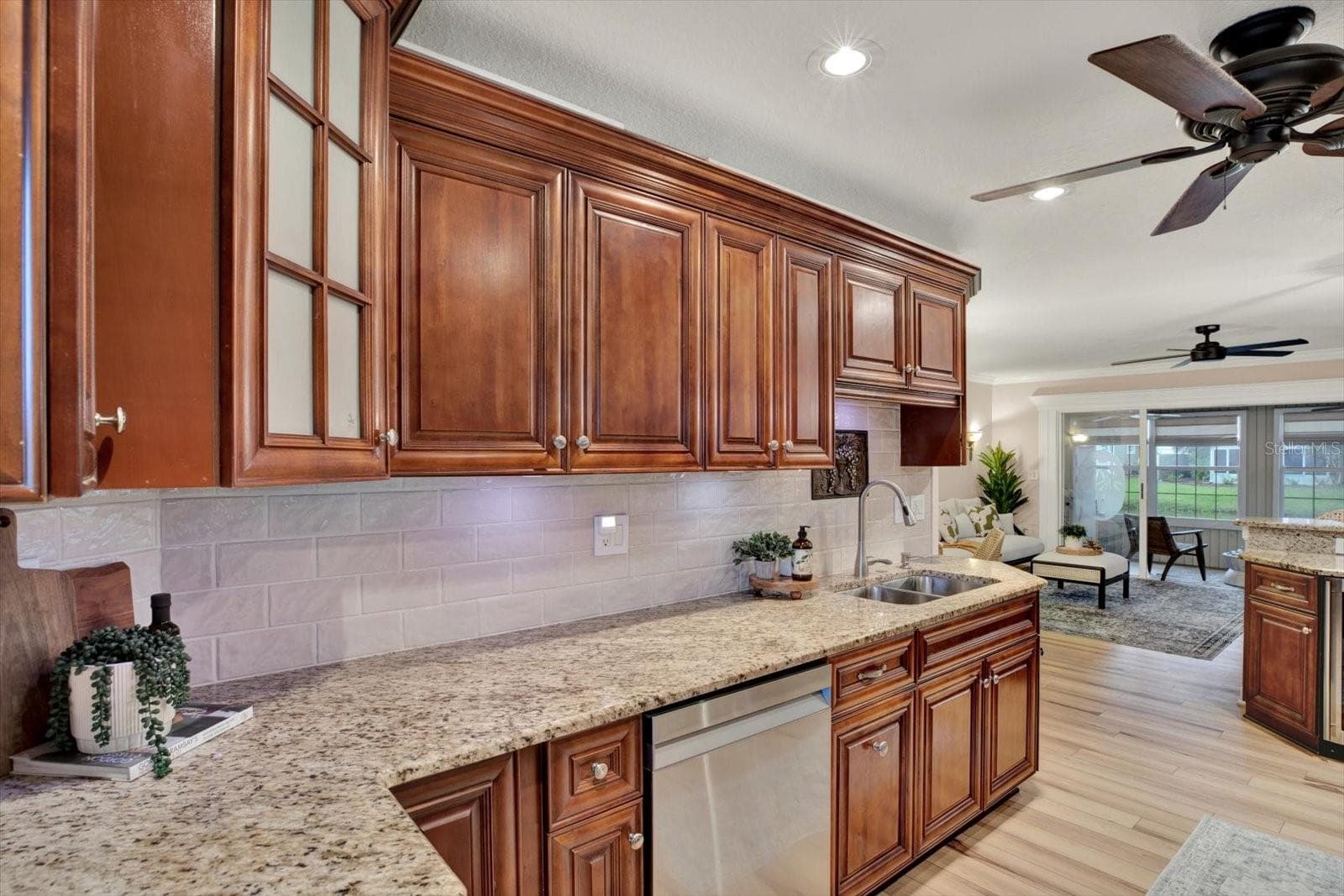 Kitchen - 9010 LAKE PLACE LN, TAMPA