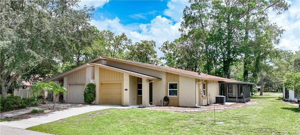 85 GOLFVIEW DR