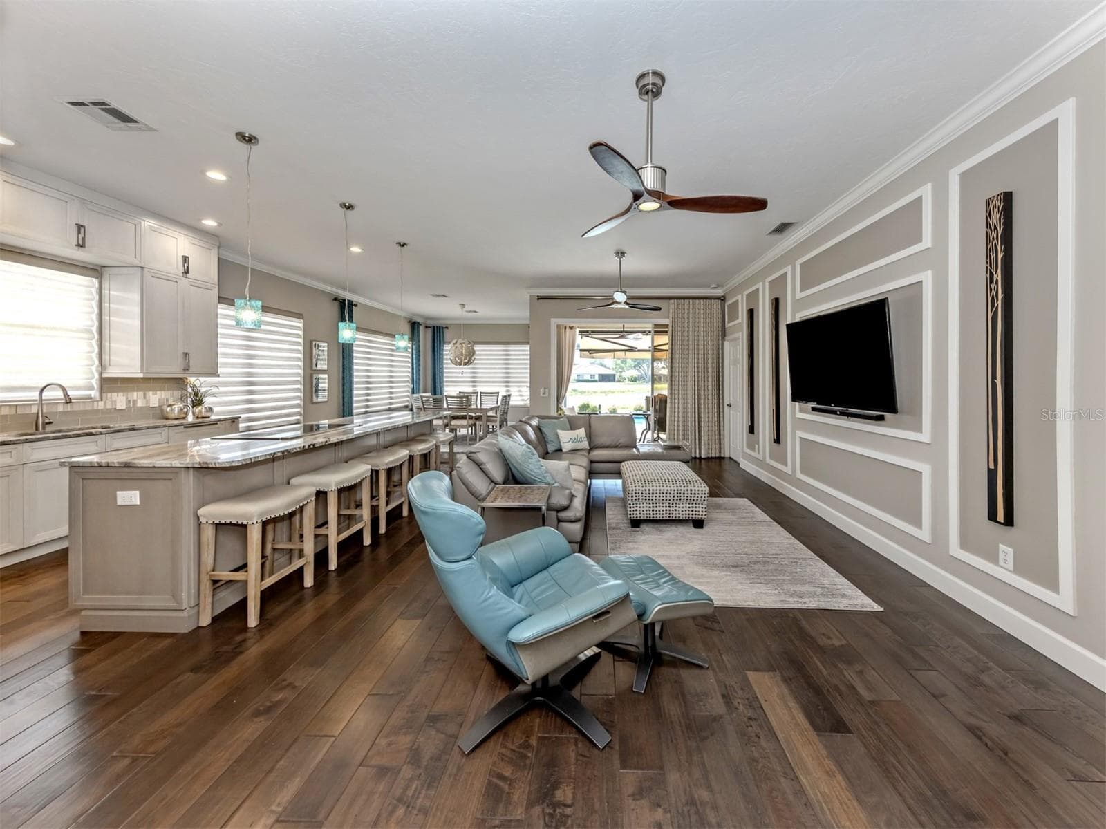 Single Family Residence at 565 FALLBROOK DR, VENICE, photo 4 of 70