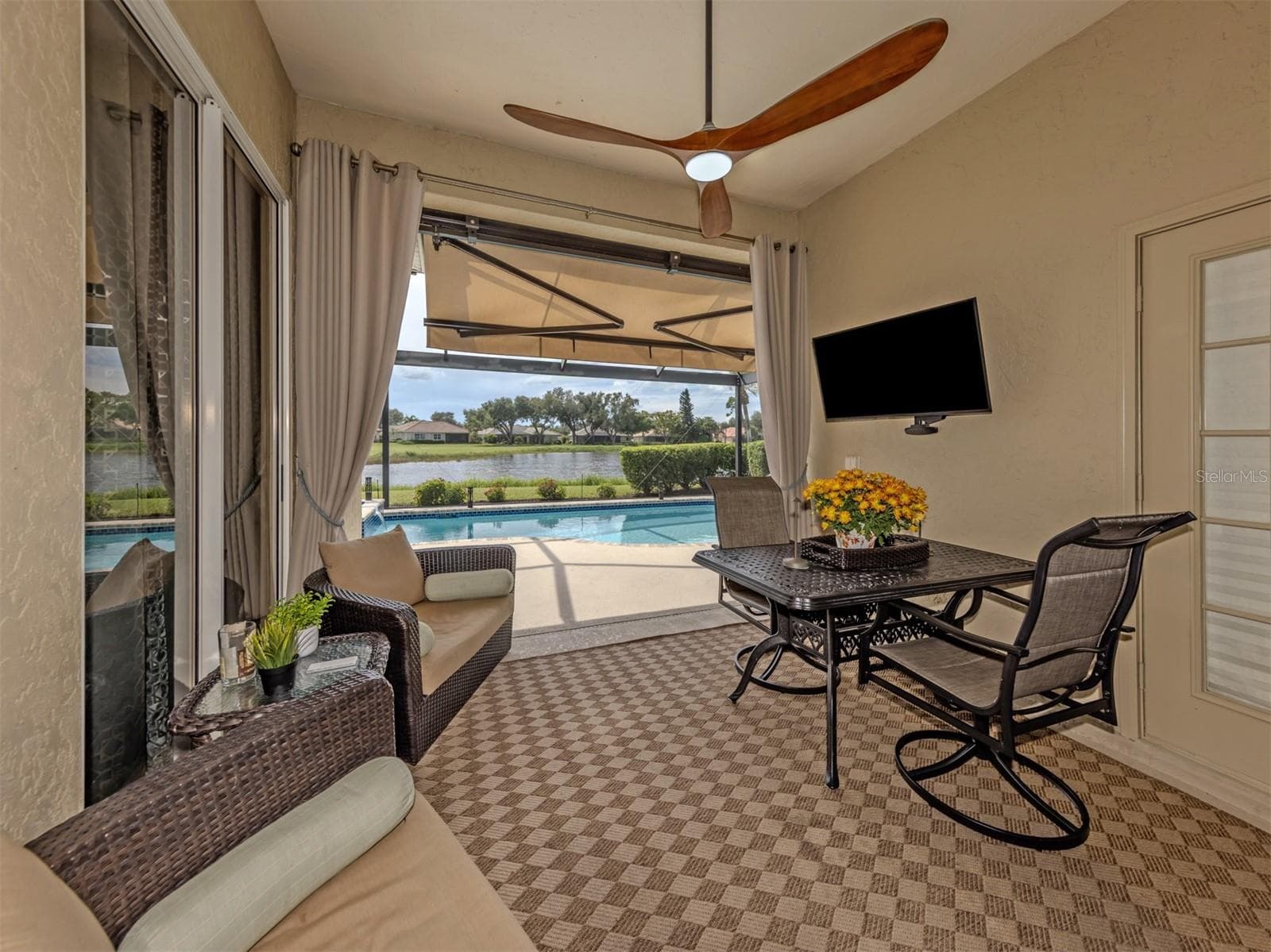 Single Family Residence at 565 FALLBROOK DR, VENICE, photo 6 of 70