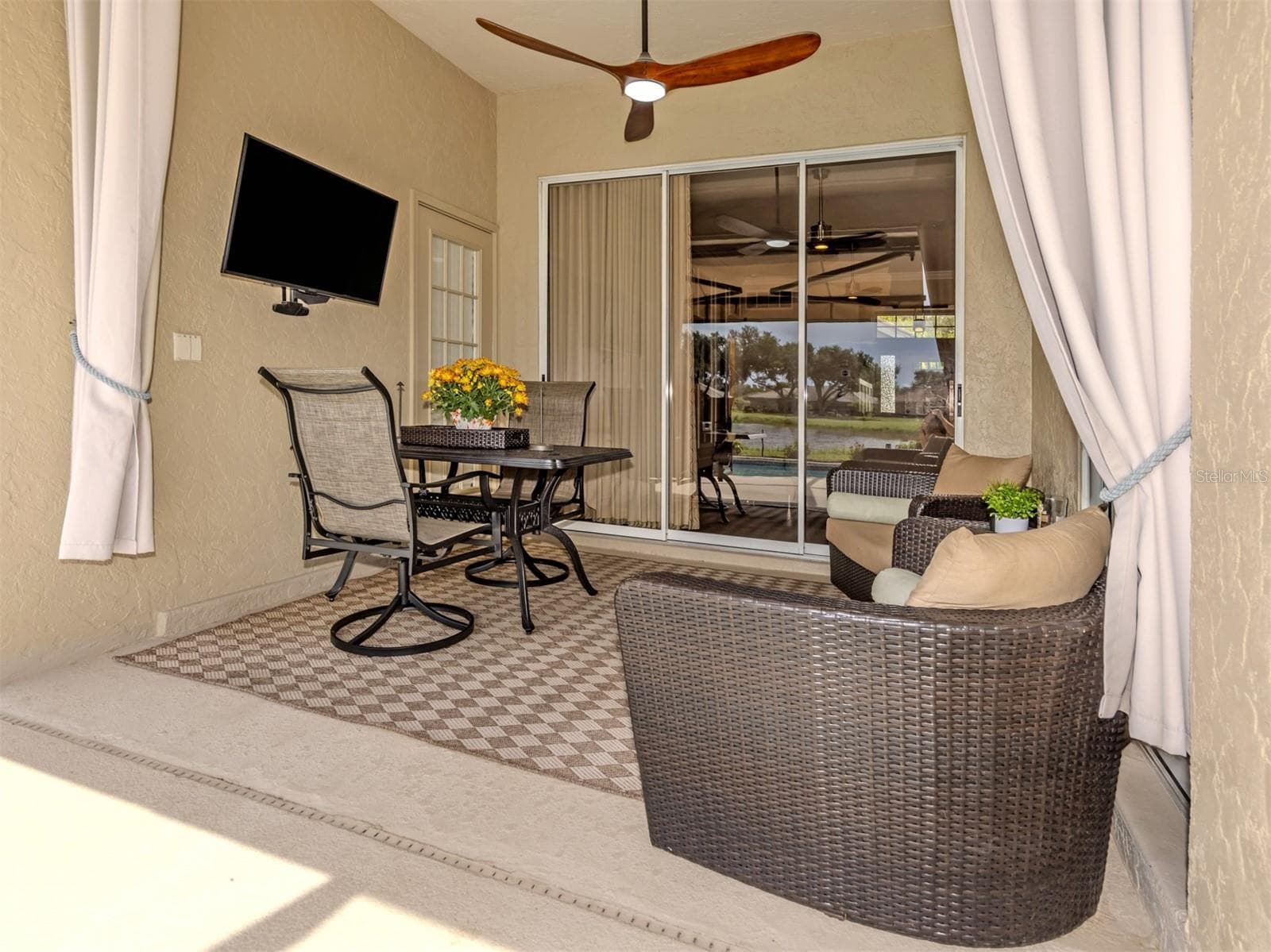 Single Family Residence at 565 FALLBROOK DR, VENICE, photo 10 of 70