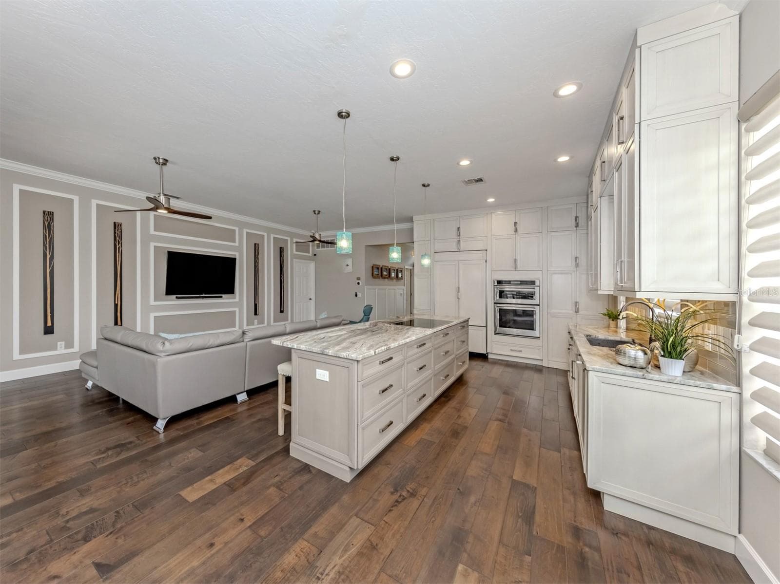 Single Family Residence at 565 FALLBROOK DR, VENICE, photo 11 of 70