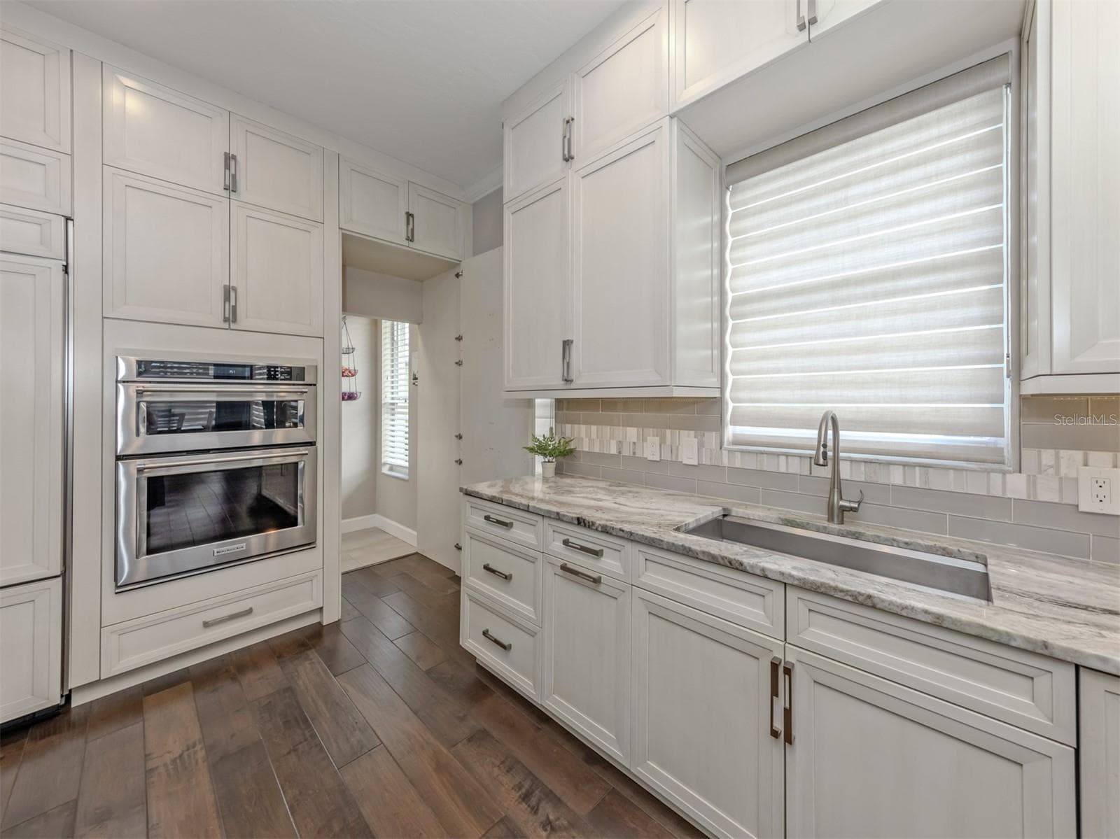 Single Family Residence at 565 FALLBROOK DR, VENICE, photo 13 of 70