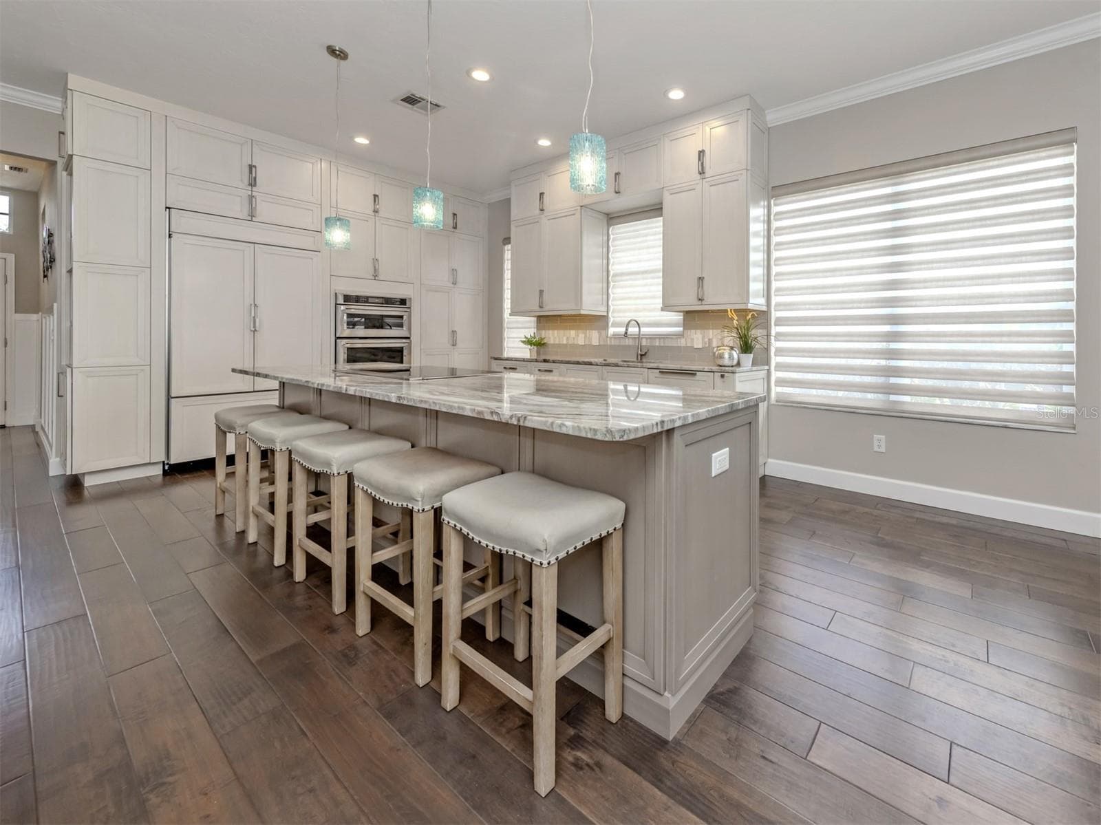 Single Family Residence at 565 FALLBROOK DR, VENICE, photo 18 of 70