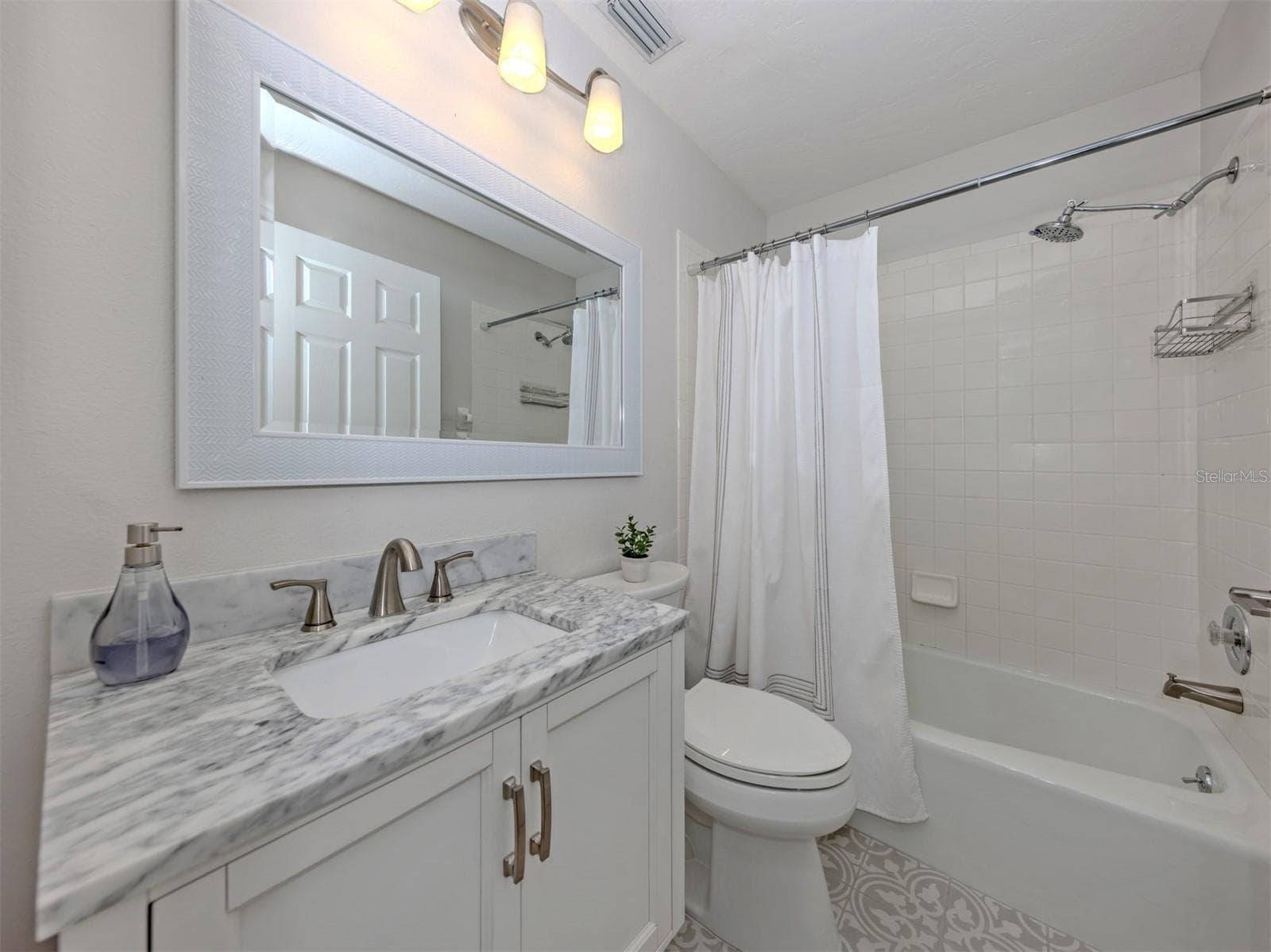 Single Family Residence at 565 FALLBROOK DR, VENICE, photo 26 of 70