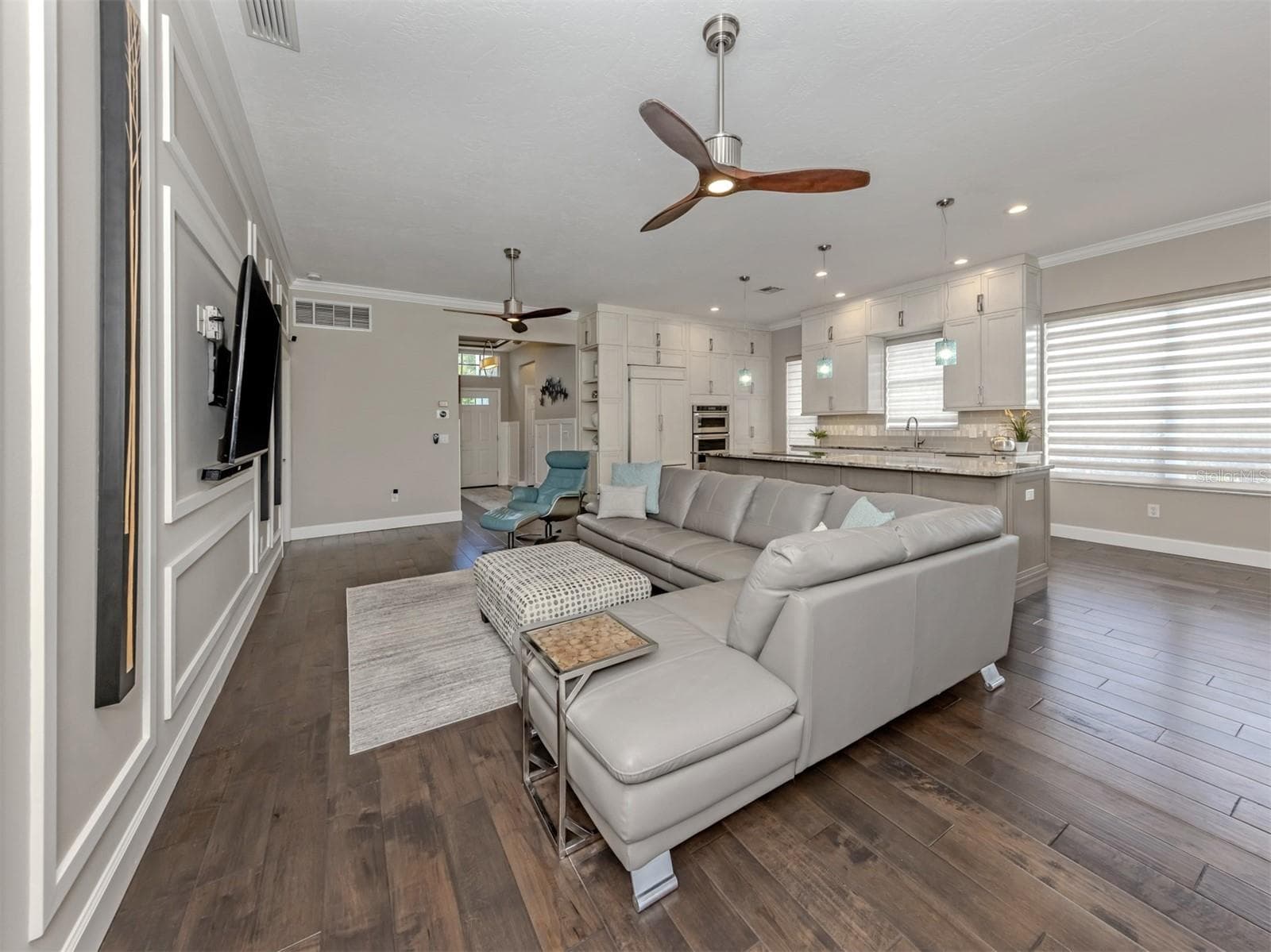 Single Family Residence at 565 FALLBROOK DR, VENICE, photo 35 of 70