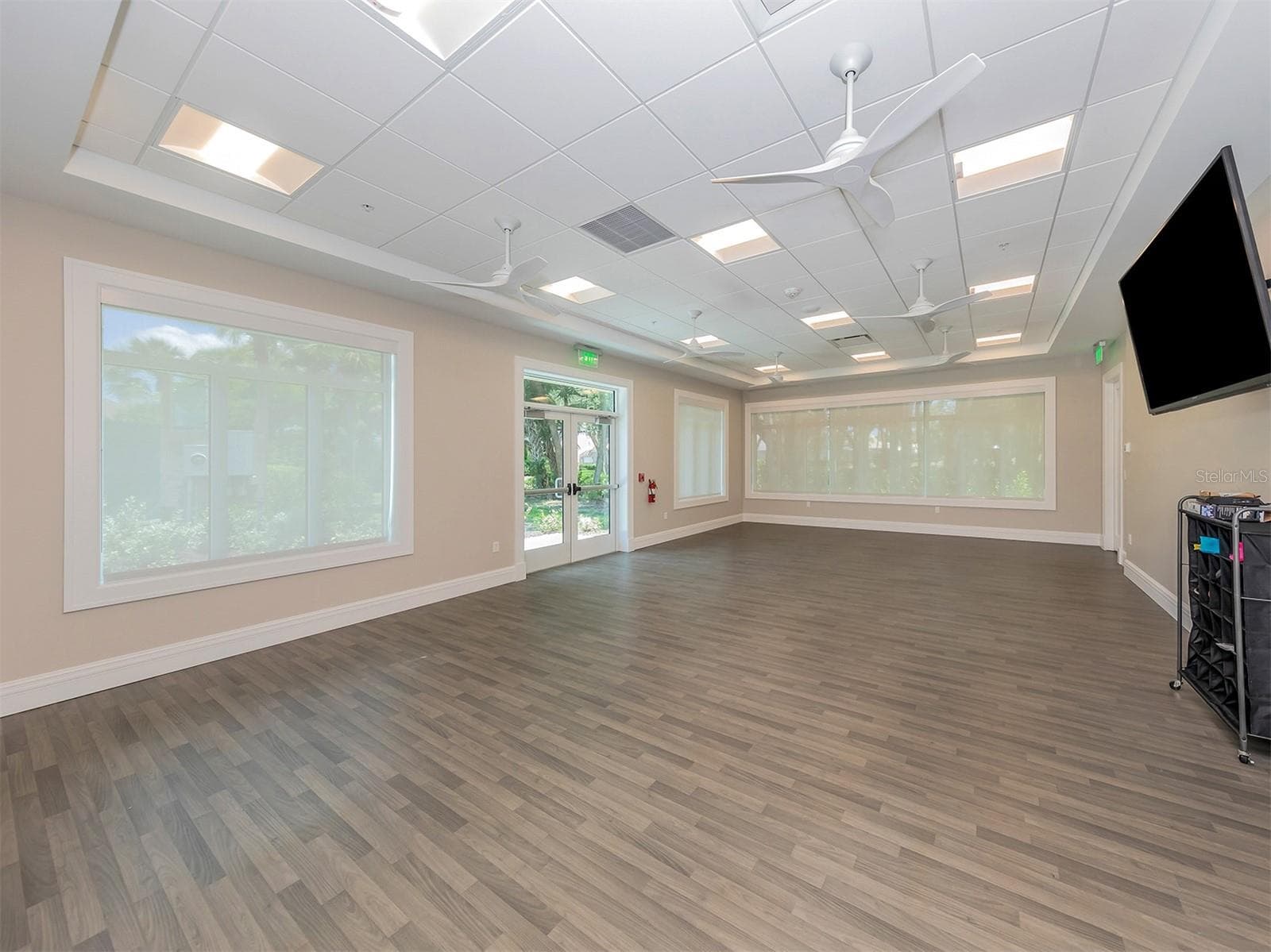 Single Family Residence at 565 FALLBROOK DR, VENICE, photo 50 of 70