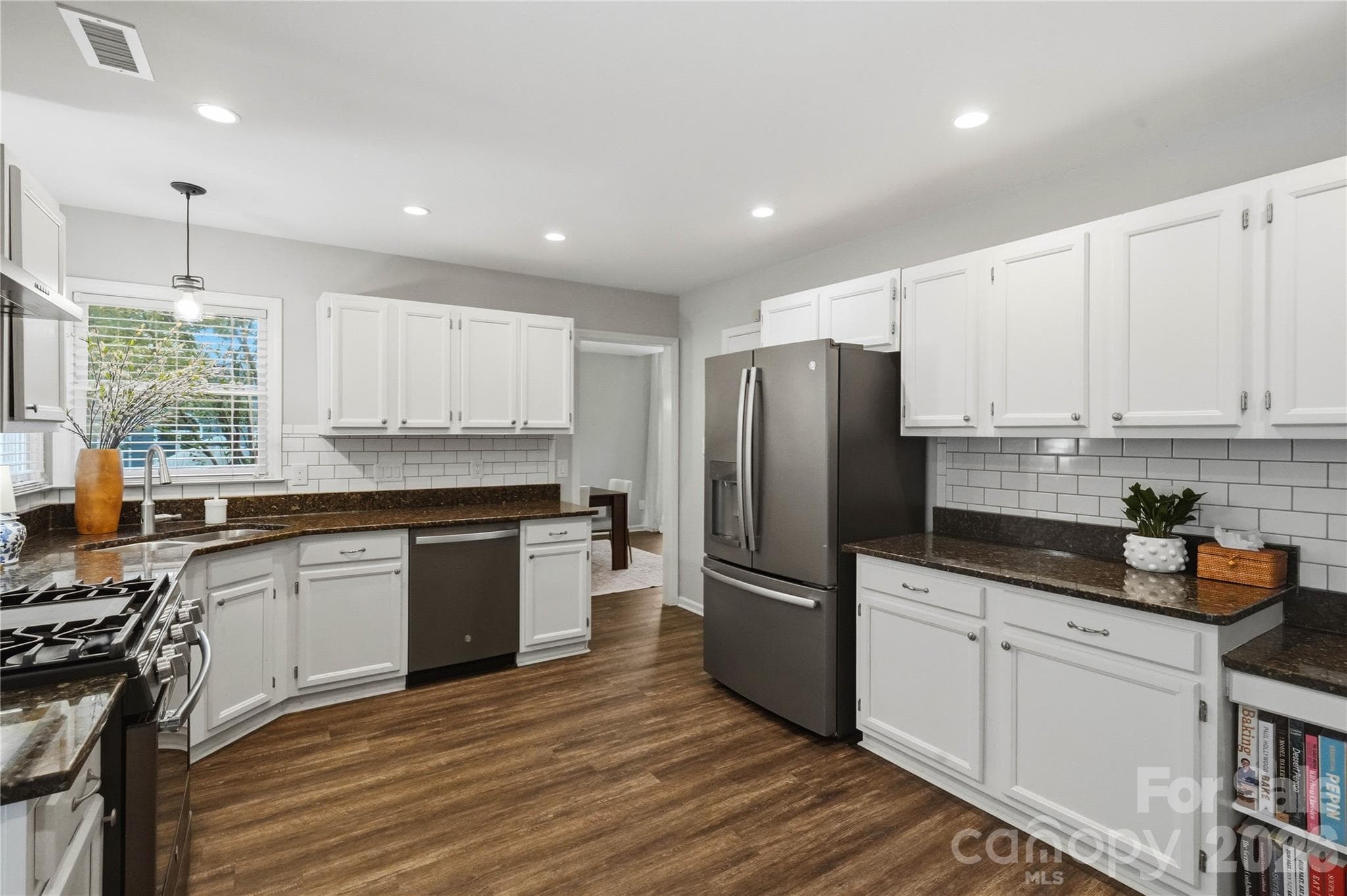 Single Family Residence at 2815 Winghaven Lane, Charlotte, photo 5 of 45
