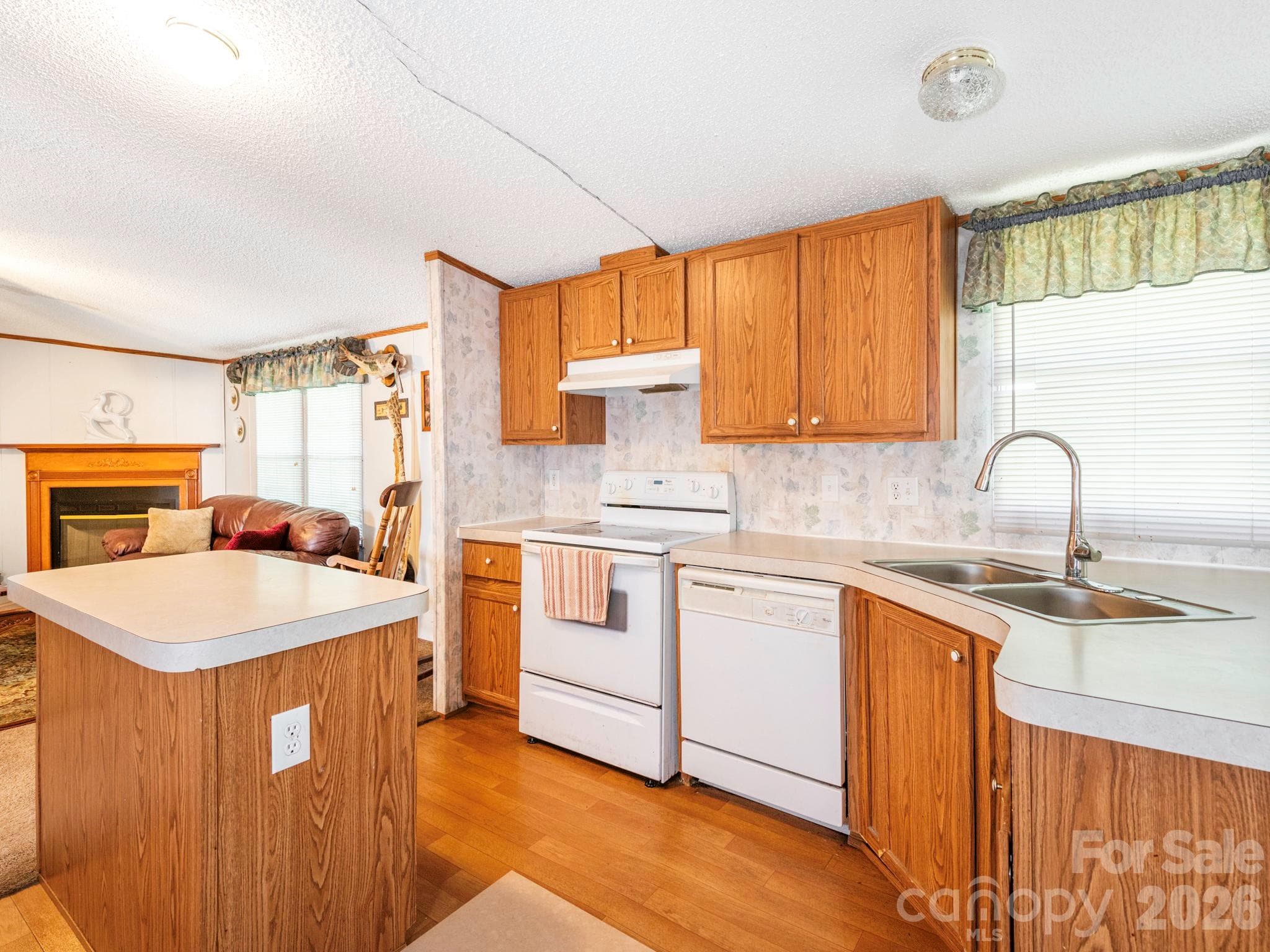 Kitchen looking into Living Room - 2292 Thornwell Road, Lancaster
