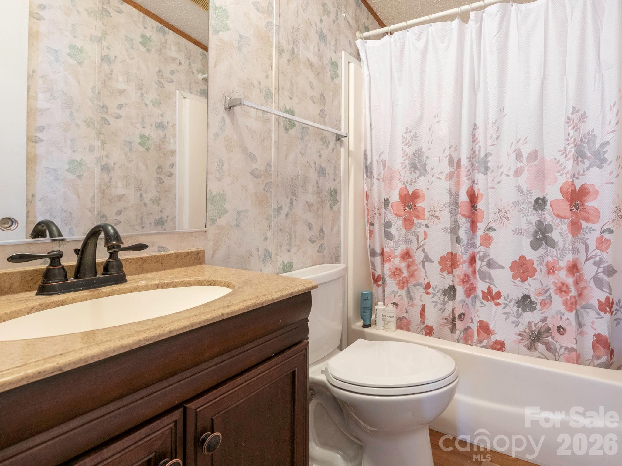 Bathroom 2 with tub/shower combination - 2292 Thornwell Road, Lancaster