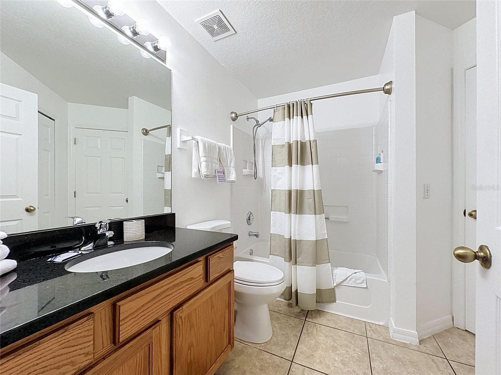 Full Hall Bathroom #3 - 3029 BARBADOS LN, HAINES CITY