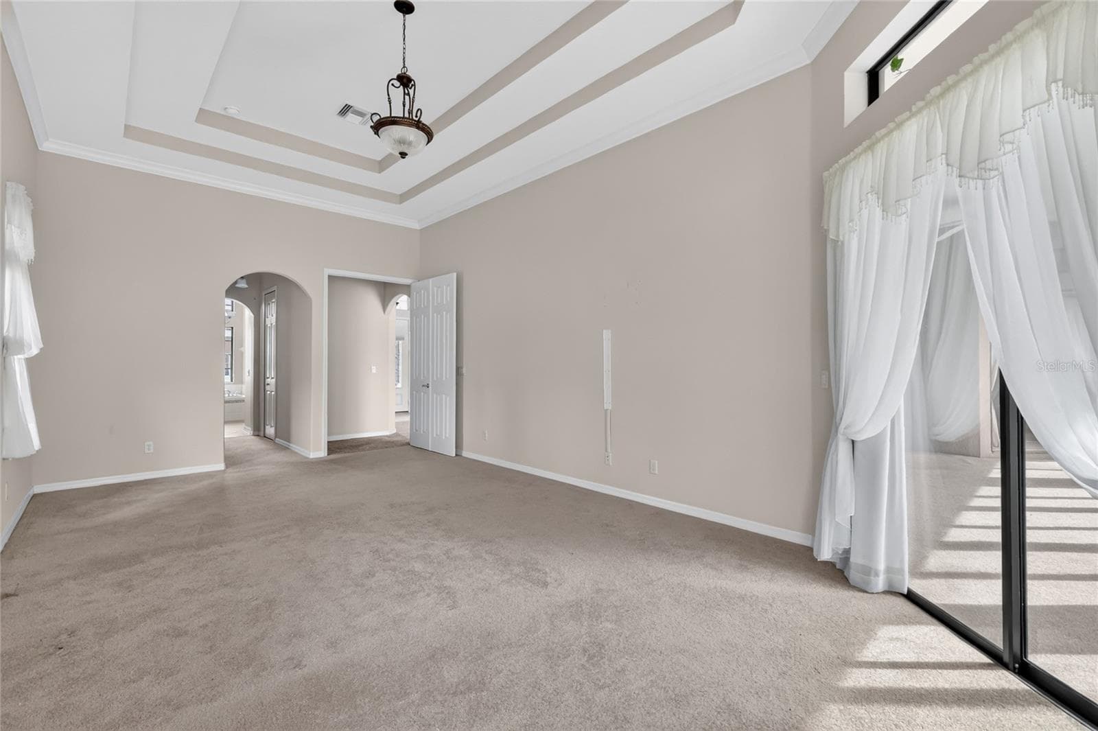 Tray ceilings and sliding glass doors - 26717 WETLANDS WAY, LEESBURG