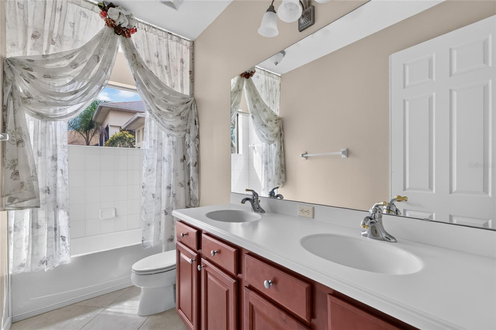 Bath 2 - 26717 WETLANDS WAY, LEESBURG