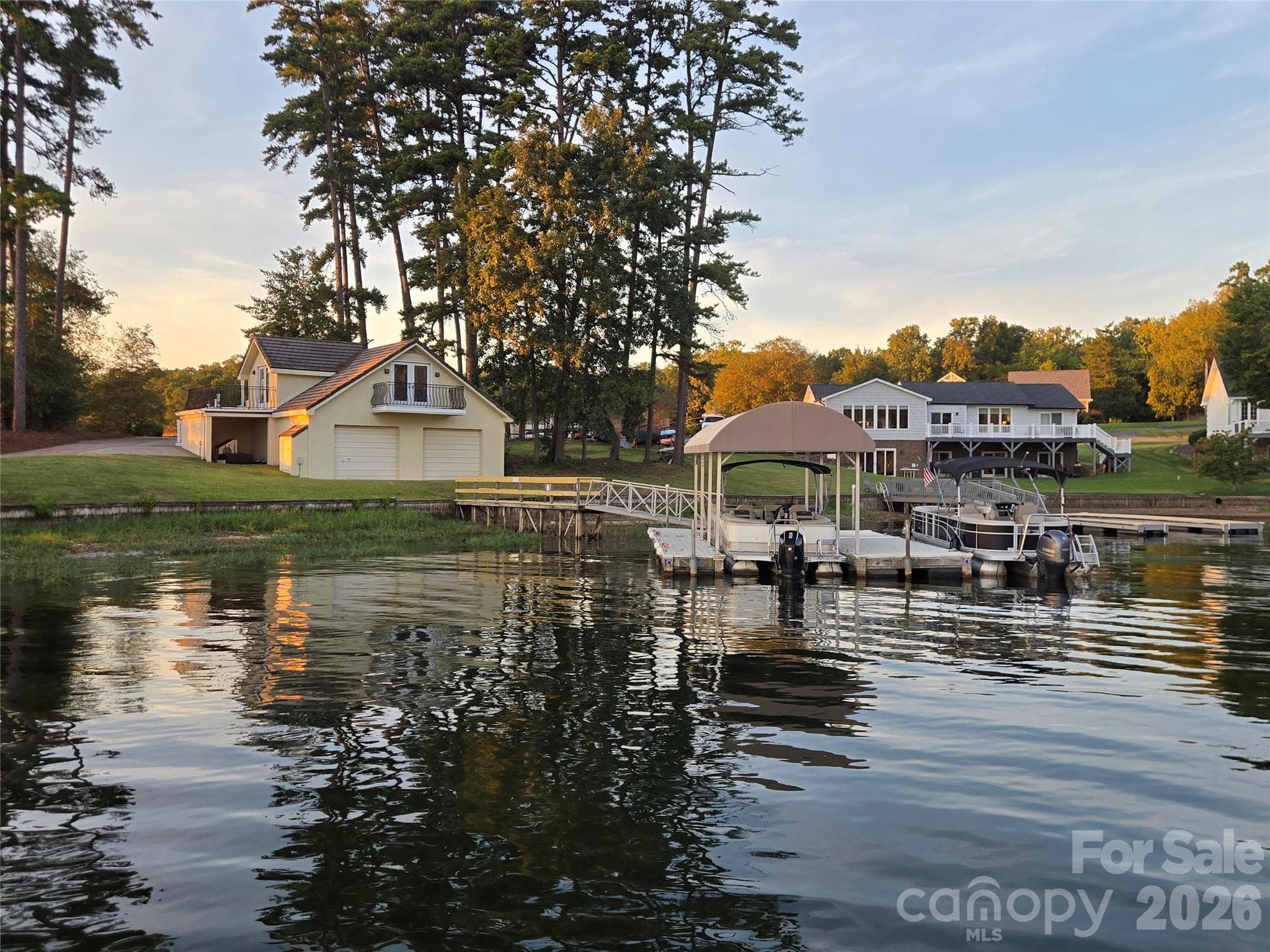 Guest house & pier. - 172 Rogers Lane, Badin Lake