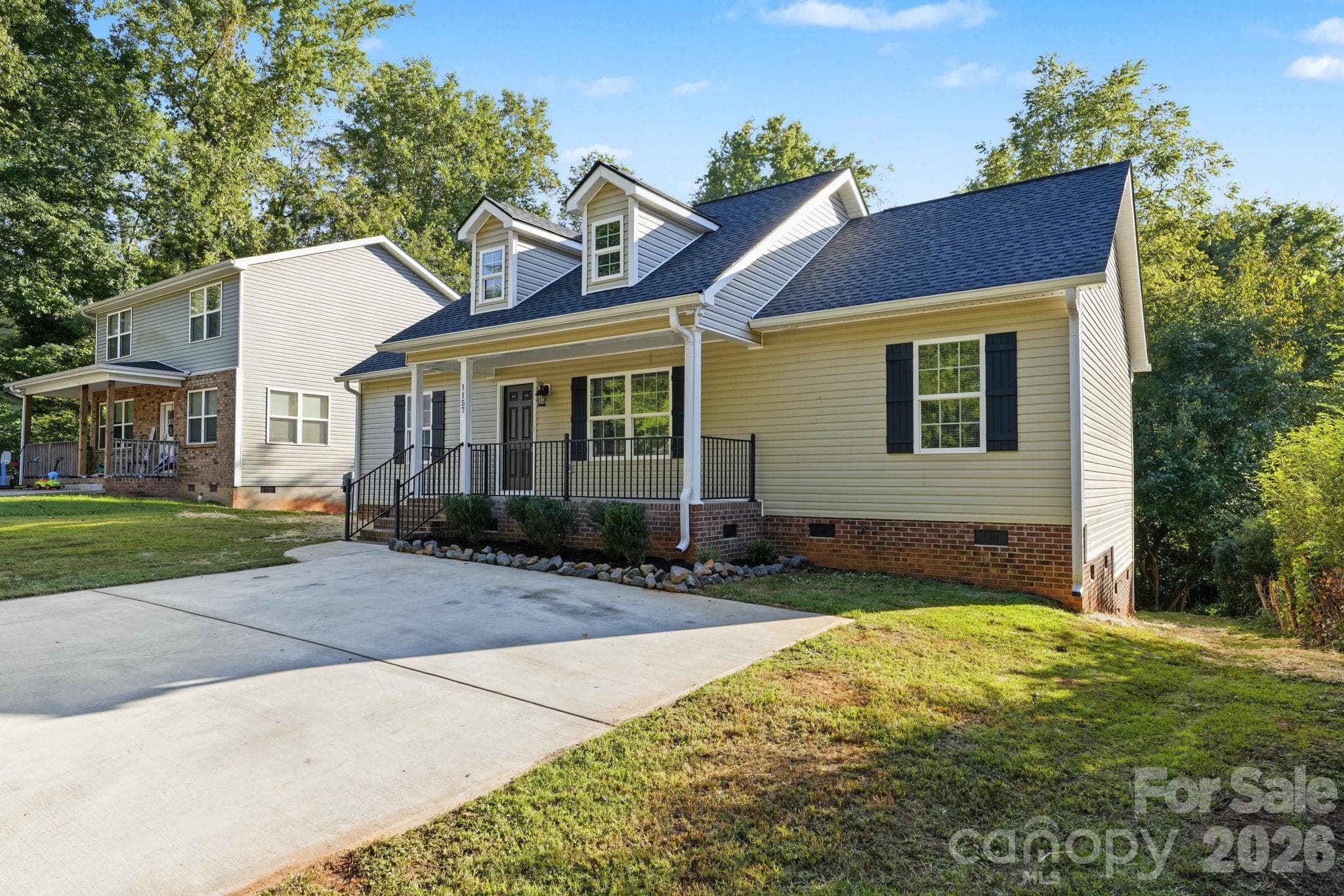Single Family Residence at 1157 Calhoun Street, Rock Hill, photo 2 of 39