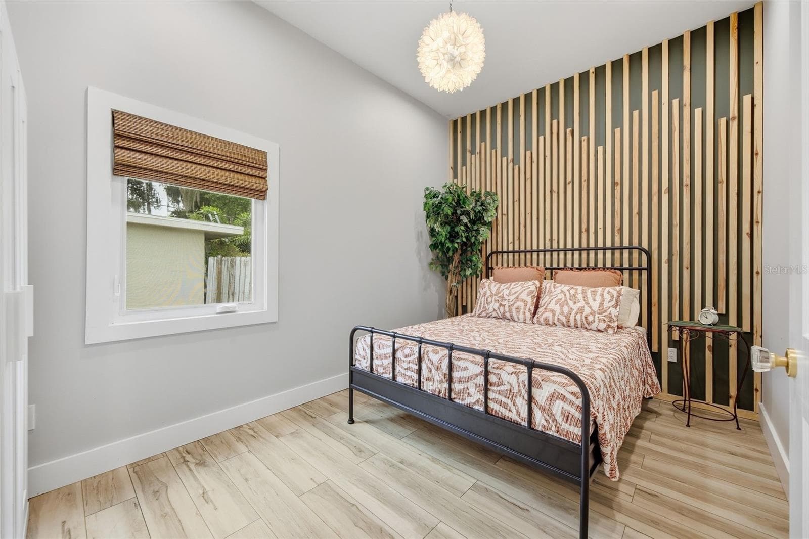 Stylish primary retreat - 5837 TENNESSEE AVE, NEW PORT RICHEY