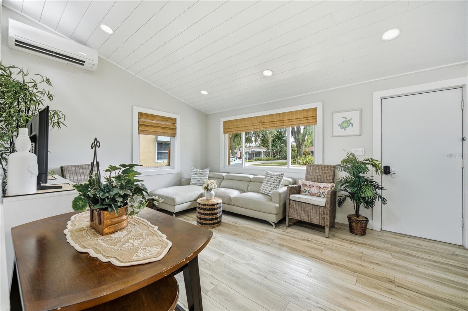 Impact-resistant windows complemented by warm woven wood shades - 5837 TENNESSEE AVE, NEW PORT RICHEY