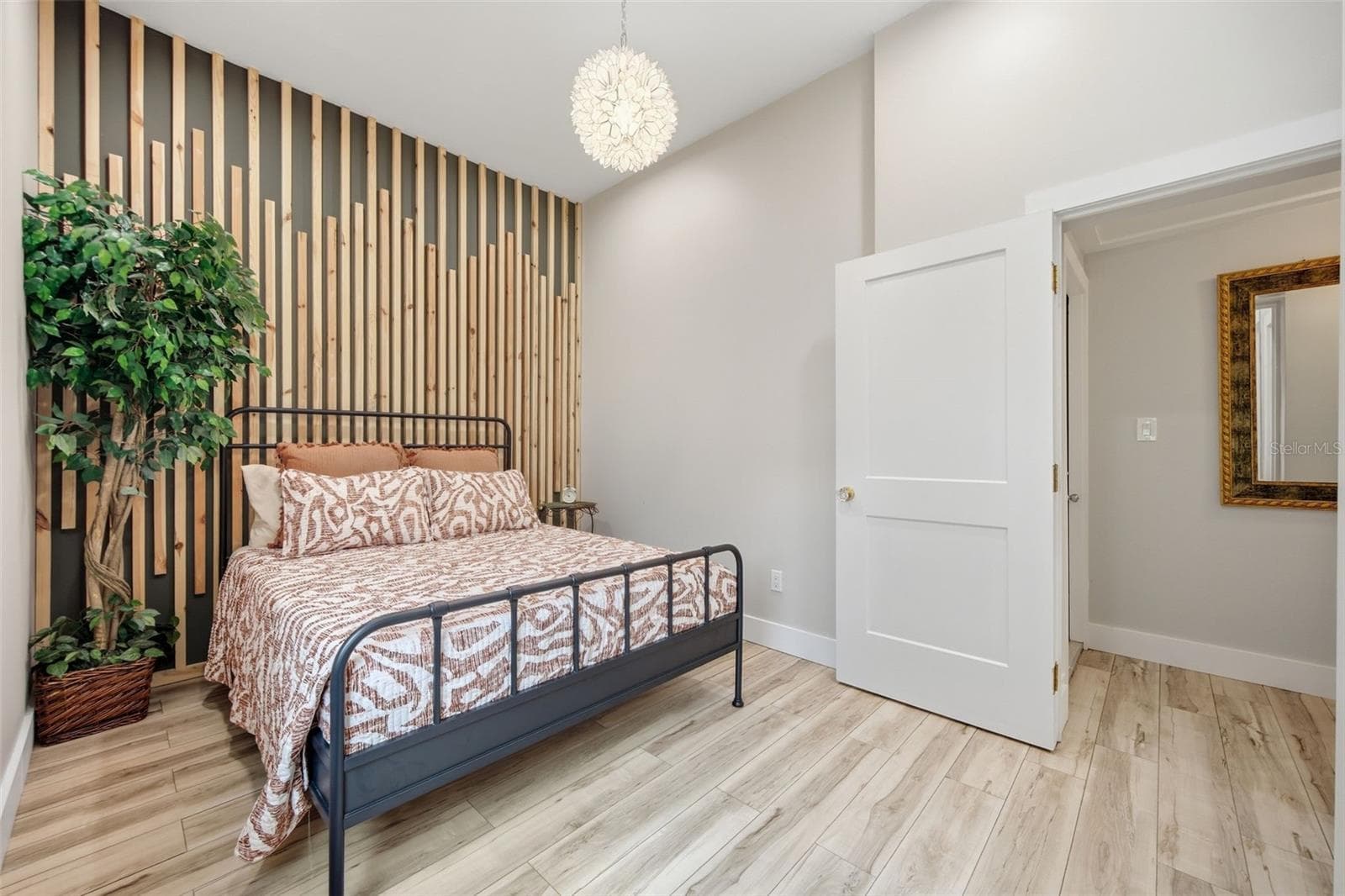 Dramatic wood-slat accent wall and statement lighting - 5837 TENNESSEE AVE, NEW PORT RICHEY