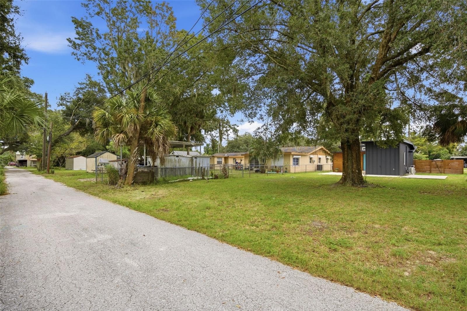 Convenient alley access provides easy access-additional parking options - 5837 TENNESSEE AVE, NEW PORT RICHEY