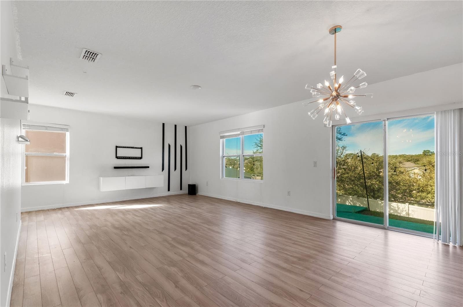 Single Family Residence at 2150 ROCKMART LOOP, TAVARES, photo 8 of 35