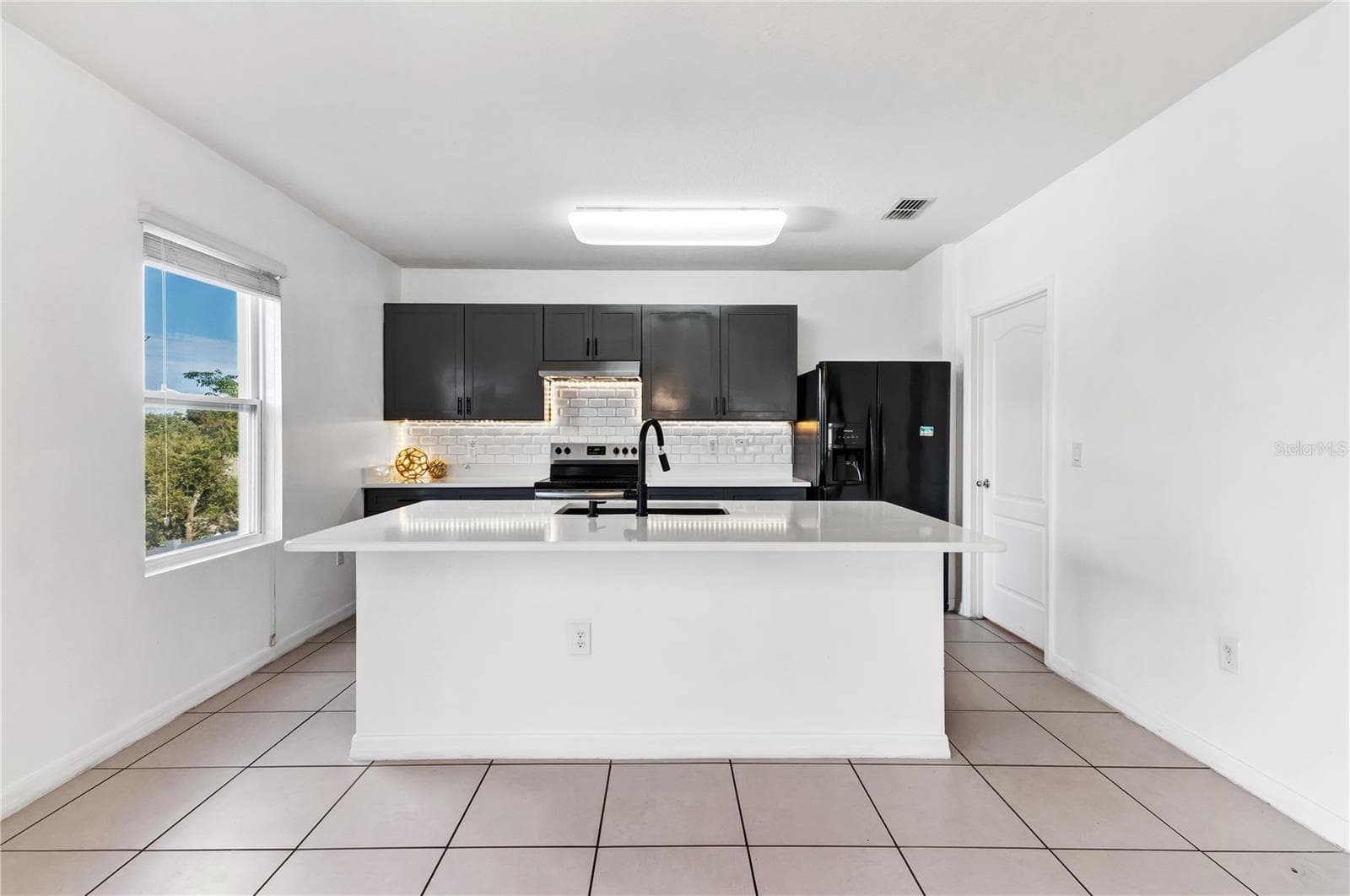 Single Family Residence at 2150 ROCKMART LOOP, TAVARES, photo 13 of 35