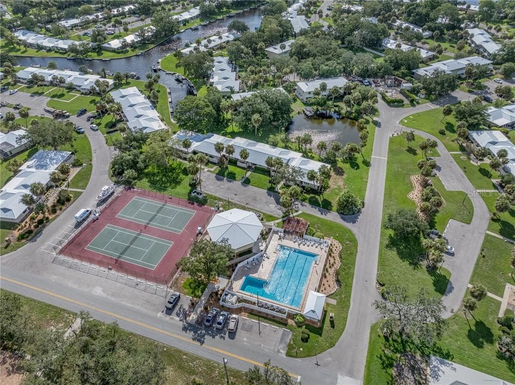 Condominium at CRYSTAL RIVER, photo 13 of 19