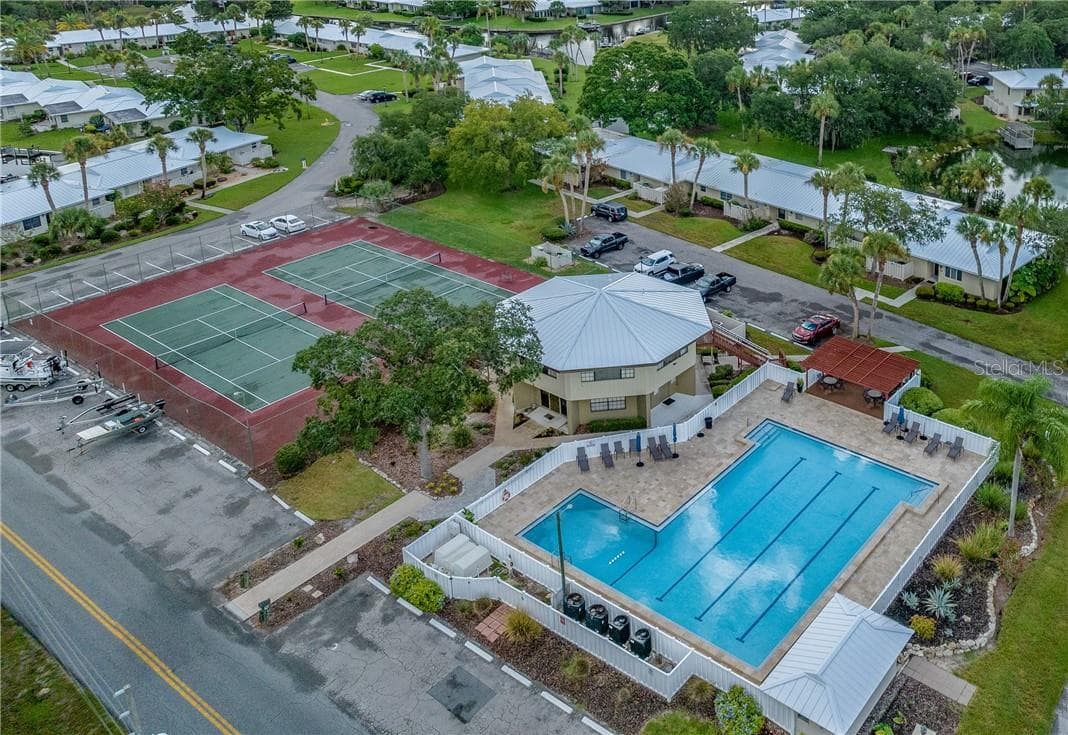 Condominium at CRYSTAL RIVER, photo 14 of 19