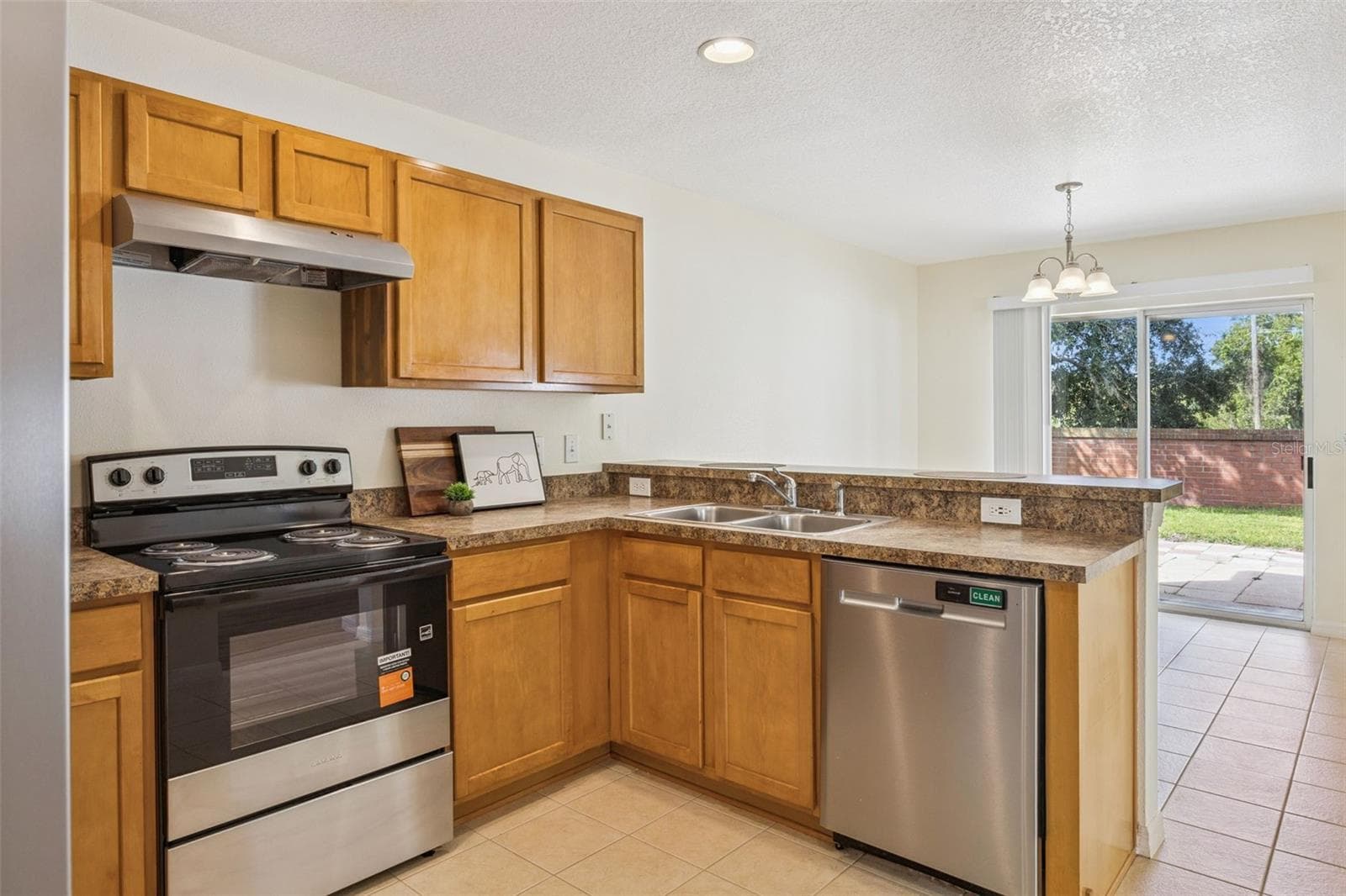 Kitchen with new range and range hood, open to the breakfast nook - 2020 PORTCASTLE CIR, WINTER GARDEN