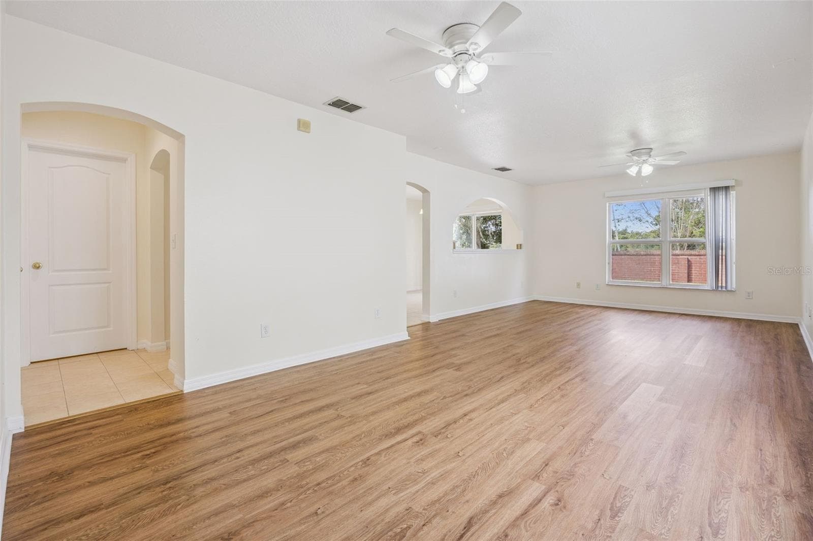 Dining room flows into the family room, new LVP flooring throughout - 2020 PORTCASTLE CIR, WINTER GARDEN