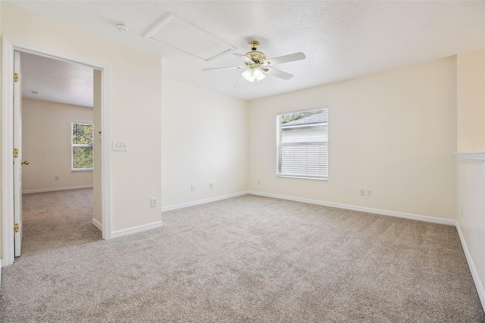 Loft space for a home office, media room or lounge - 2020 PORTCASTLE CIR, WINTER GARDEN