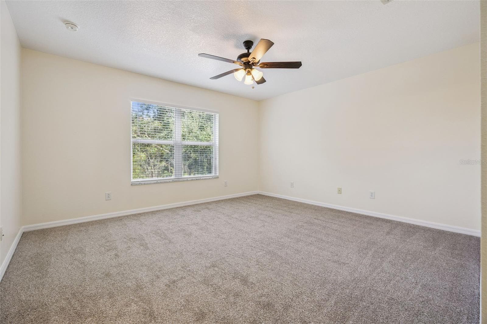 Bedroom 2 (9'8" x 12'9") with new carpet - 2020 PORTCASTLE CIR, WINTER GARDEN