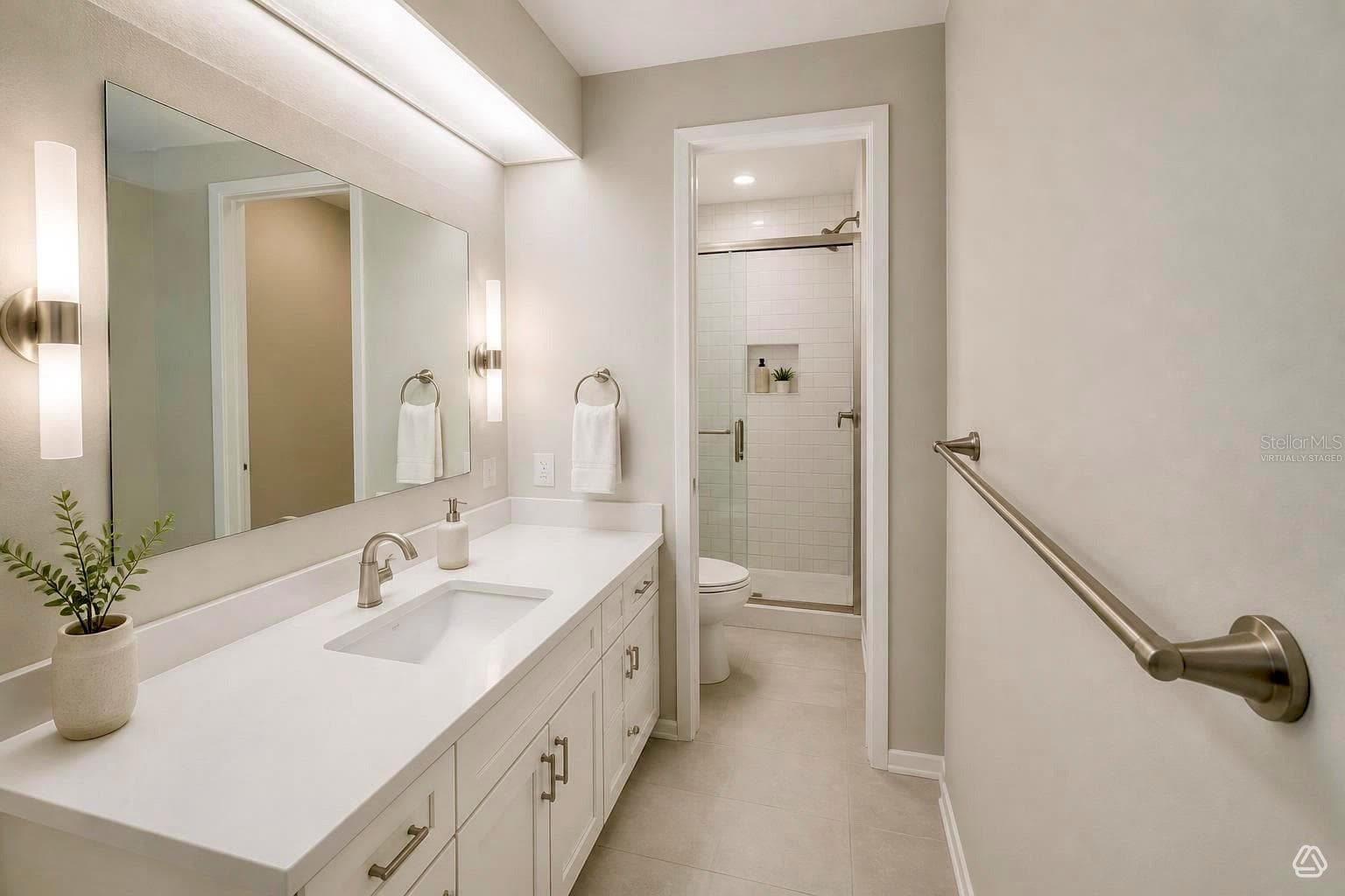 Virtually staged primary bathroom - 5619 BAYSHORE RD #120, PALMETTO