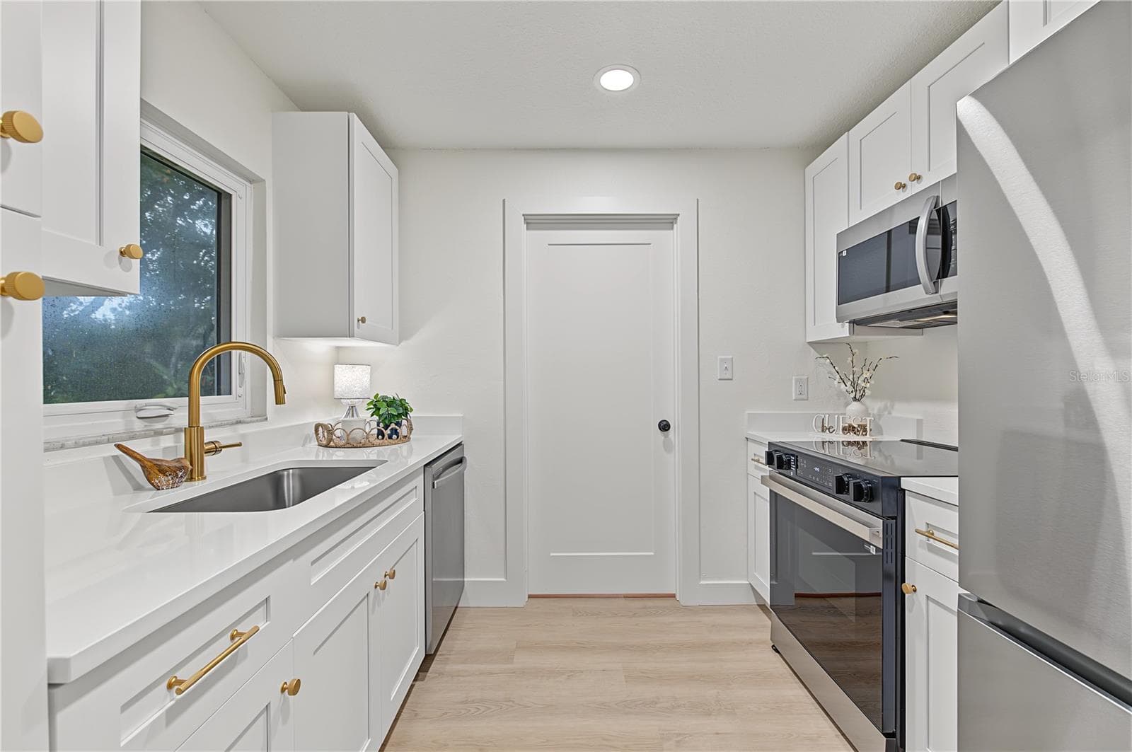 Single Family Residence at 21358 LEHOUIER DR, BROOKSVILLE, photo 11 of 31