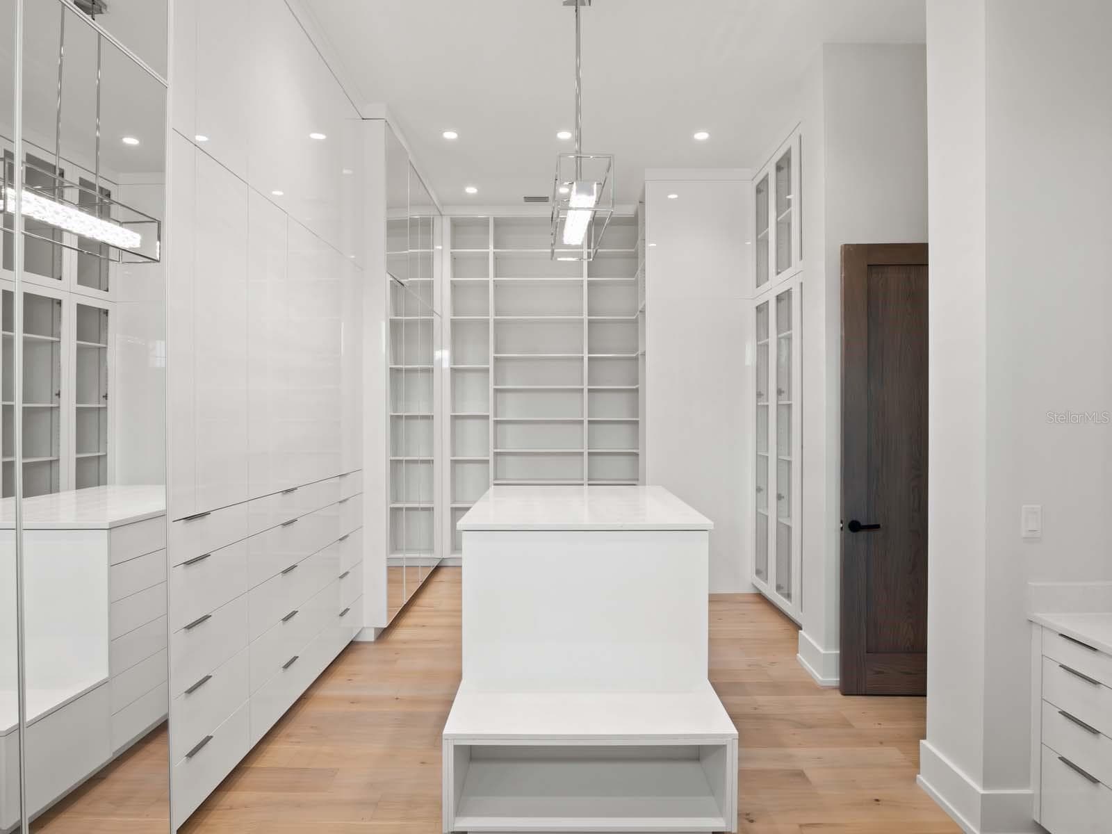 Owners Closet - 11043 CROMWELL RD, ORLANDO