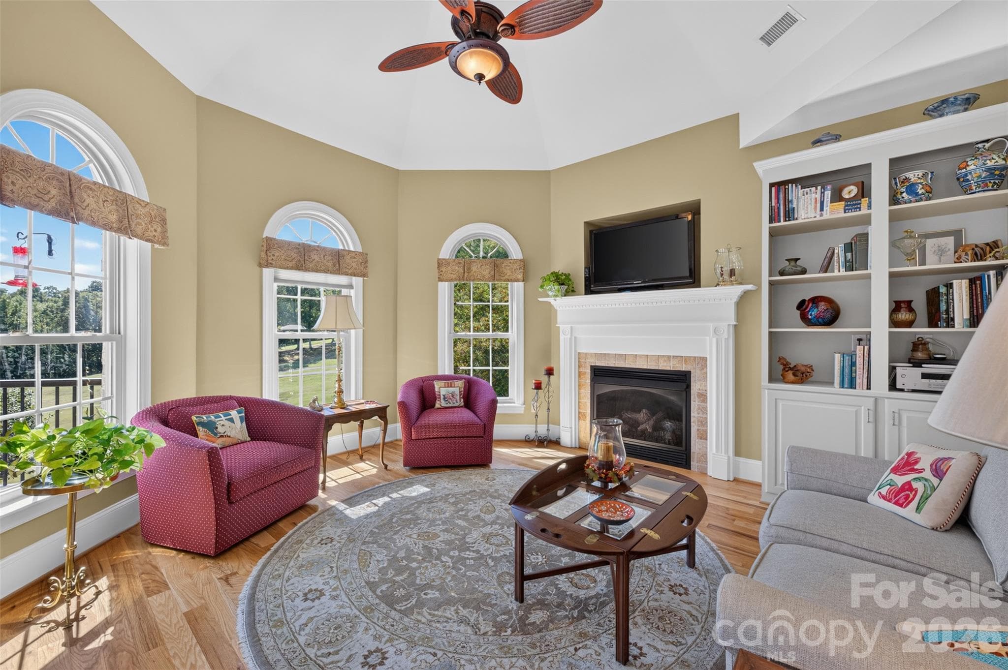 Single Family Residence at 76 Divot Court, Hickory, photo 15 of 48