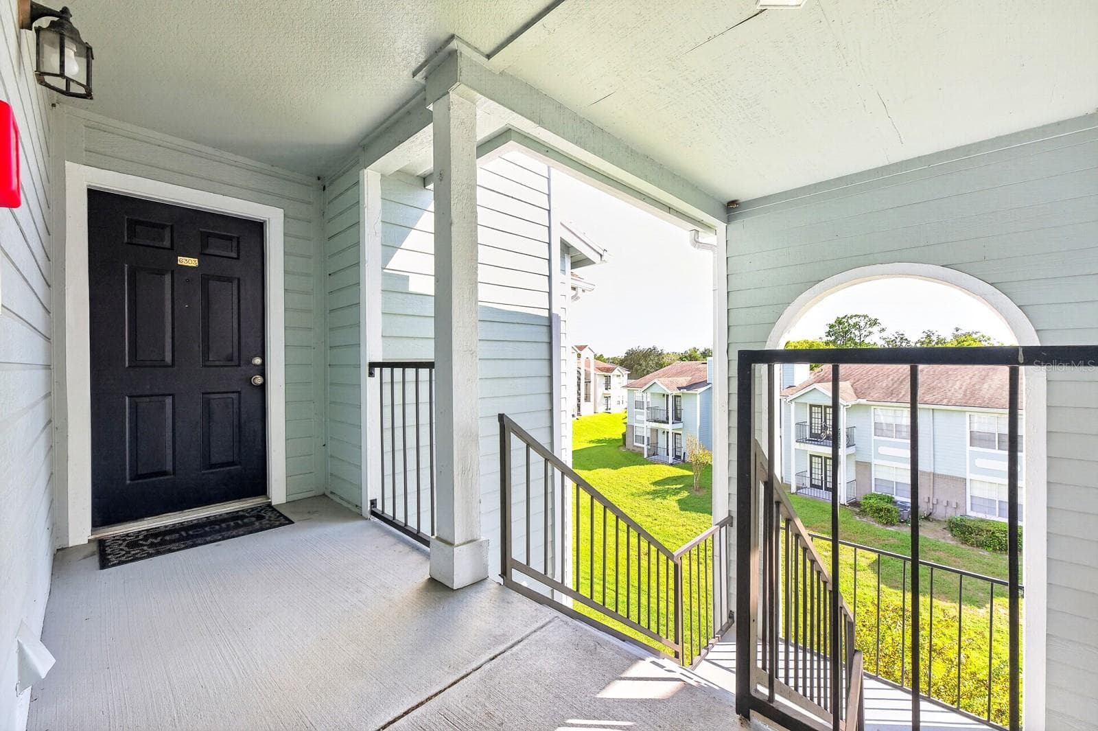 Situated on the third floor with NO UPSTAIRS NEIGHBORS, this home offers added privacy, an open and airy feel, and a wonderful opportunity for an owner occupant, student housing, or INVESTMENT PROPERTY. - 2550 N ALAFAYA TRL #6303, ORLANDO