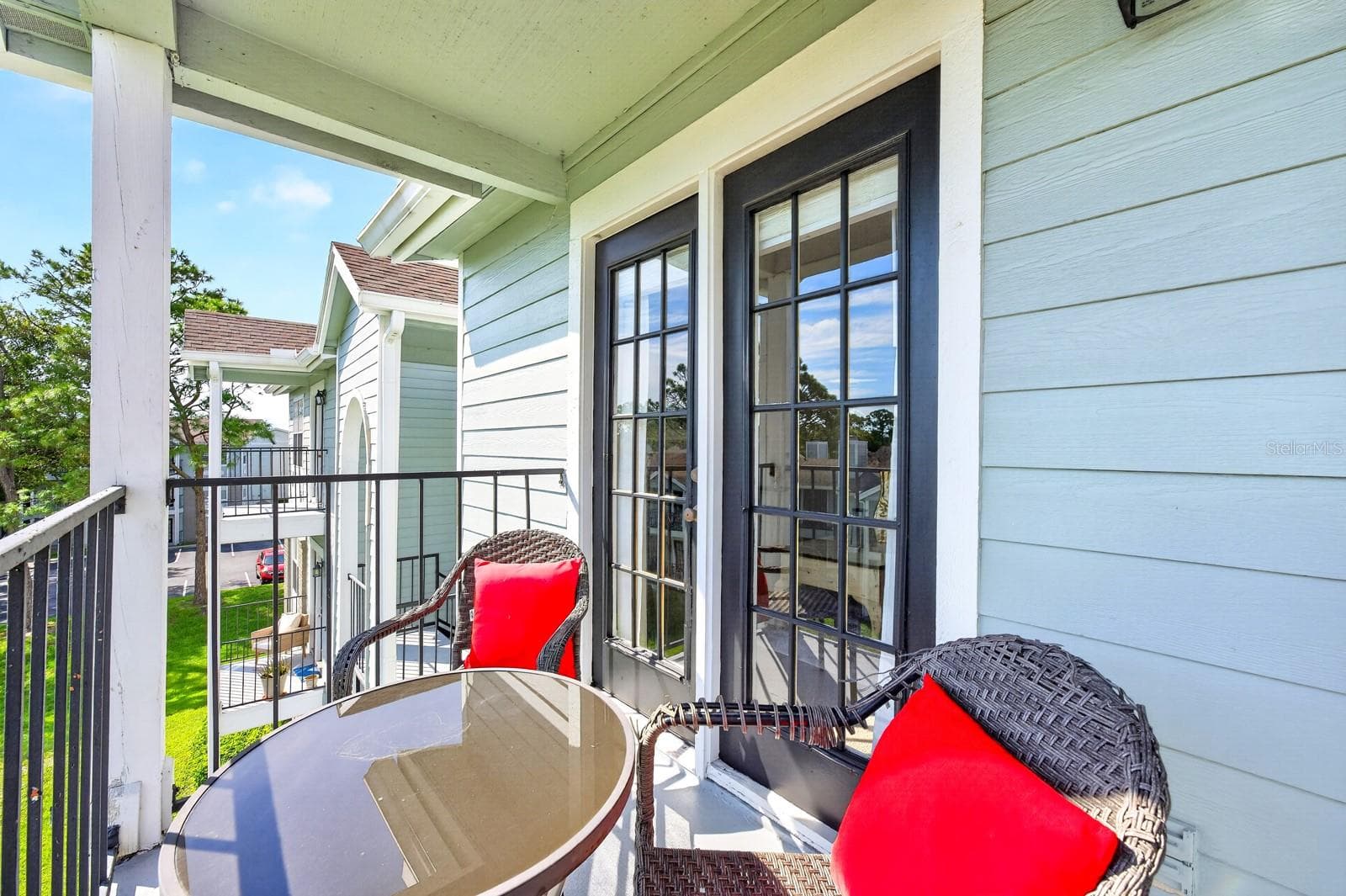 Glass-paneled doors open to the COVERED, SCREENED BALCONY. - 2550 N ALAFAYA TRL #6303, ORLANDO