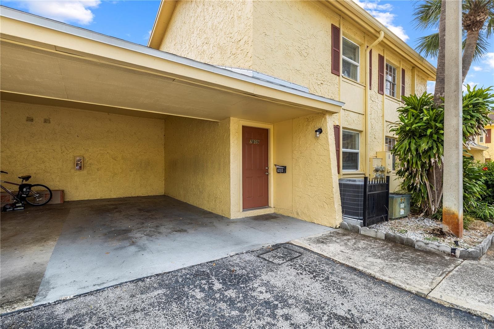 Condominium at 7609 LA MESITA CT, TAMPA, photo 3 of 45