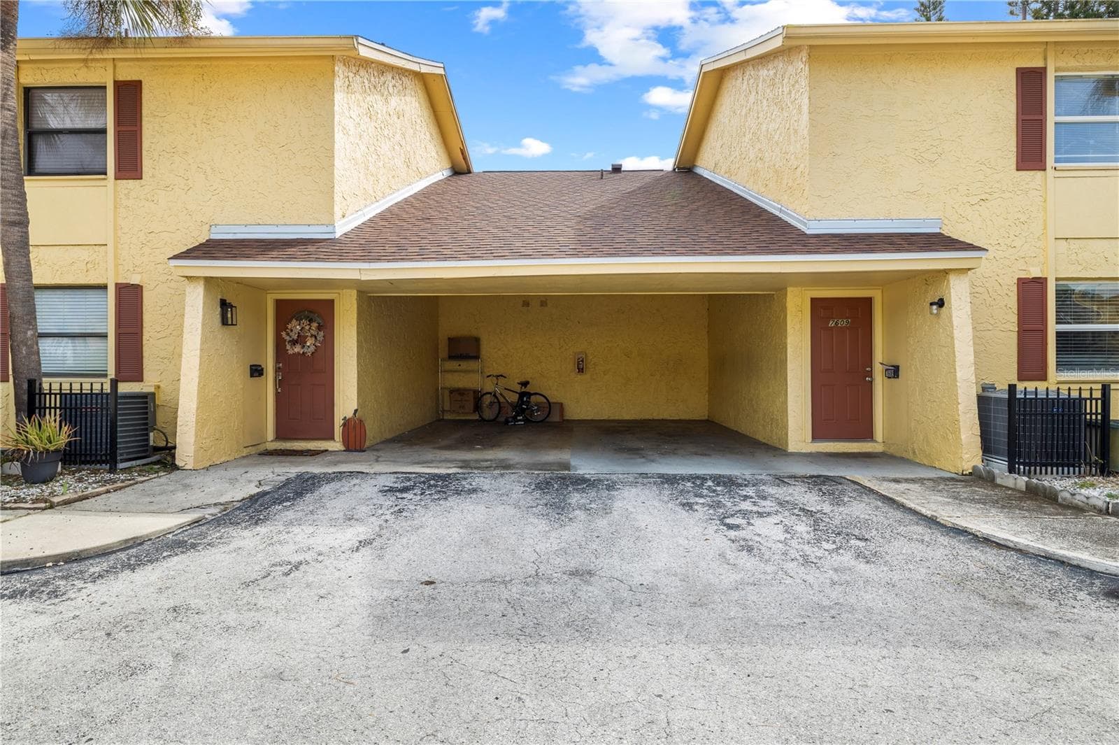 Condominium at 7609 LA MESITA CT, TAMPA, photo 5 of 45