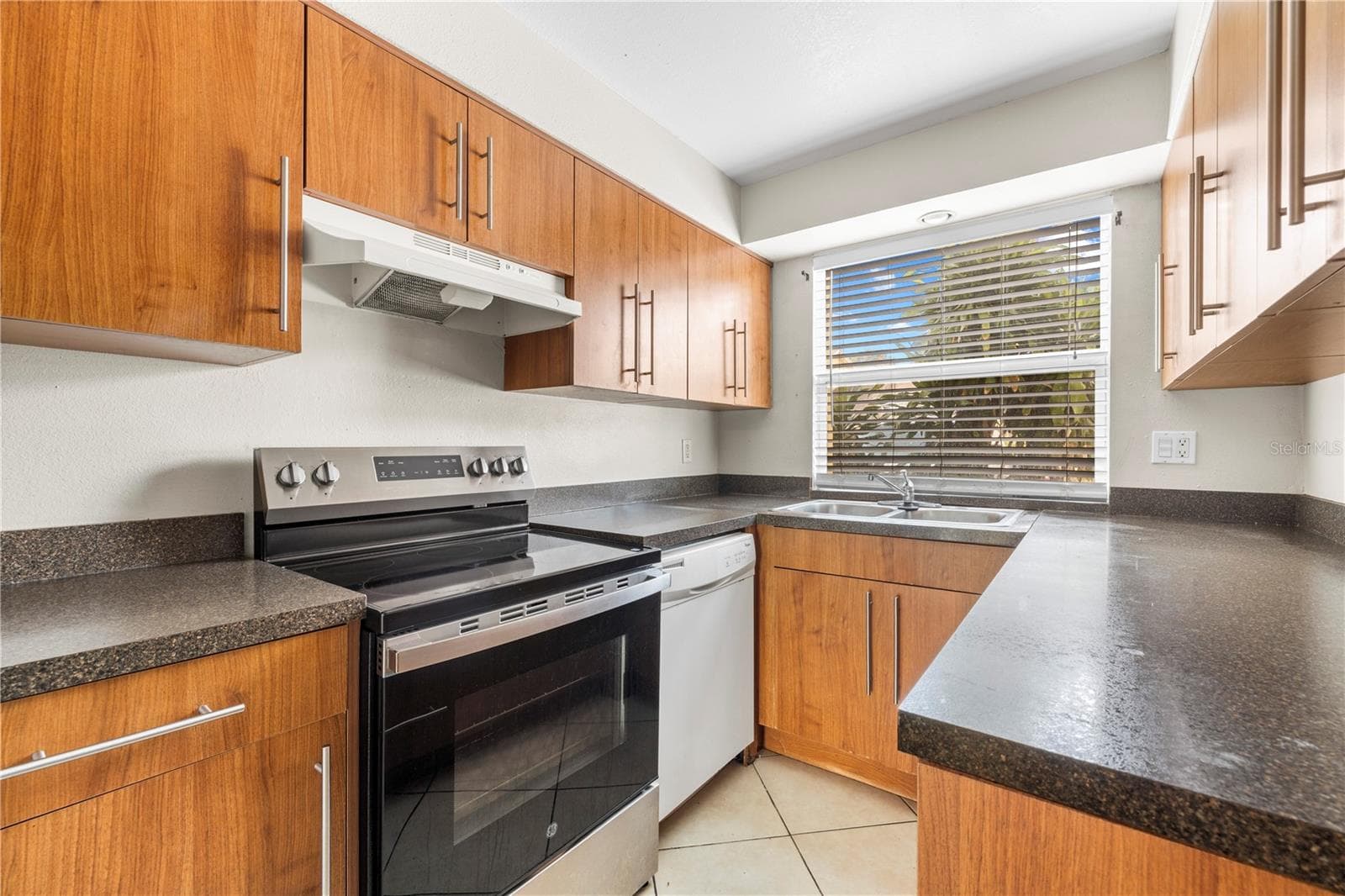 Condominium at 7609 LA MESITA CT, TAMPA, photo 13 of 45