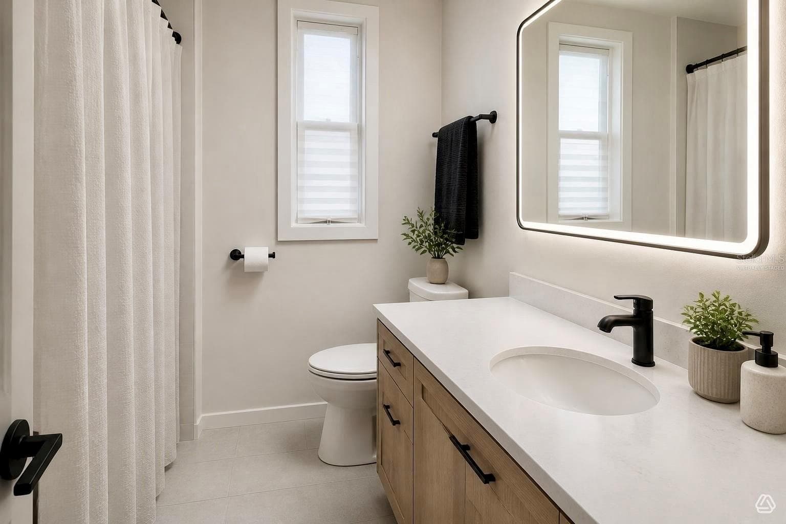 Virtually staged guest bathroom - 5619 BAYSHORE RD #120, PALMETTO